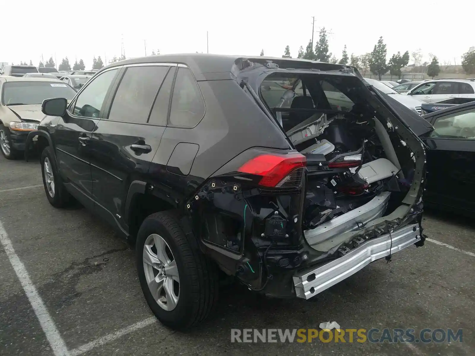 3 Photograph of a damaged car 2T3RWRFV5LW082787 TOYOTA RAV4 2020