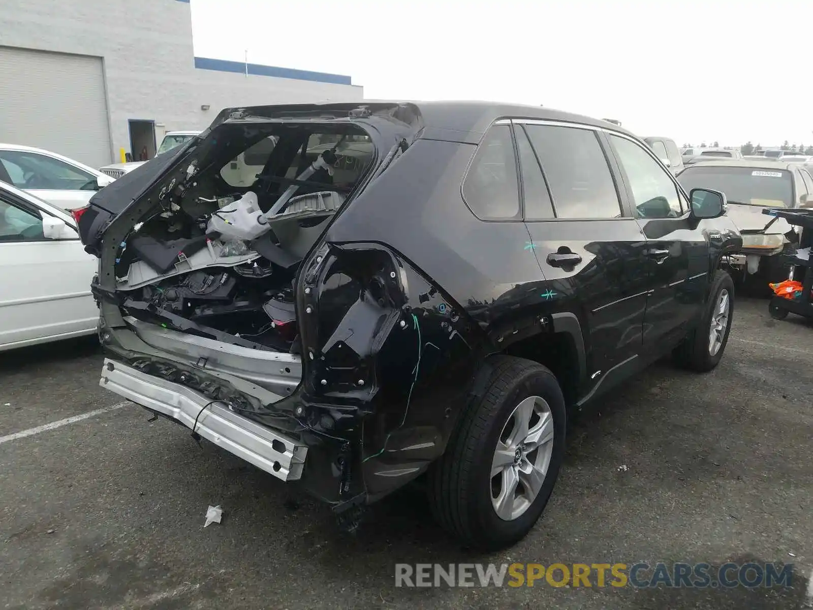 4 Photograph of a damaged car 2T3RWRFV5LW082787 TOYOTA RAV4 2020