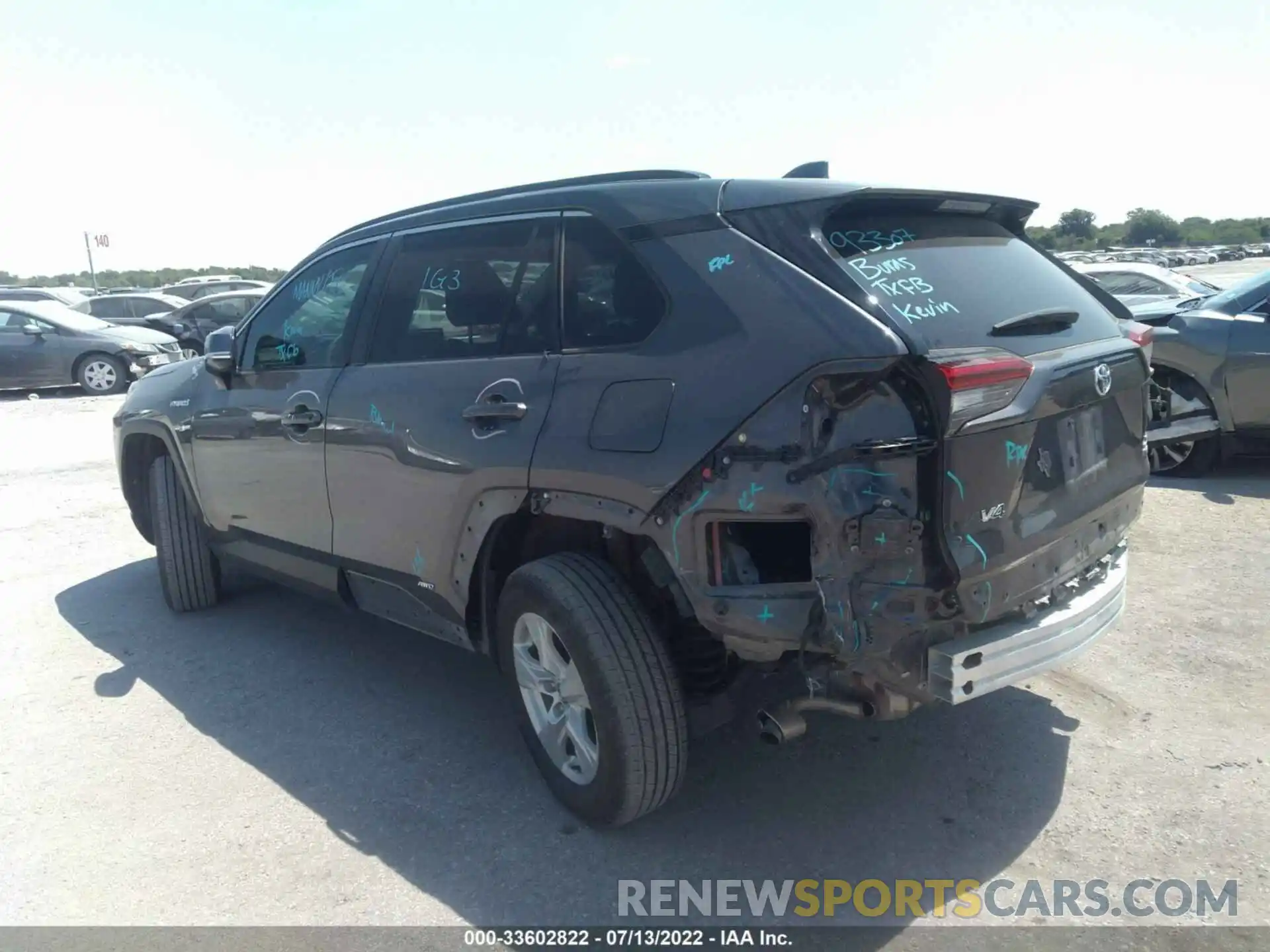 3 Photograph of a damaged car 2T3RWRFV5LW090520 TOYOTA RAV4 2020