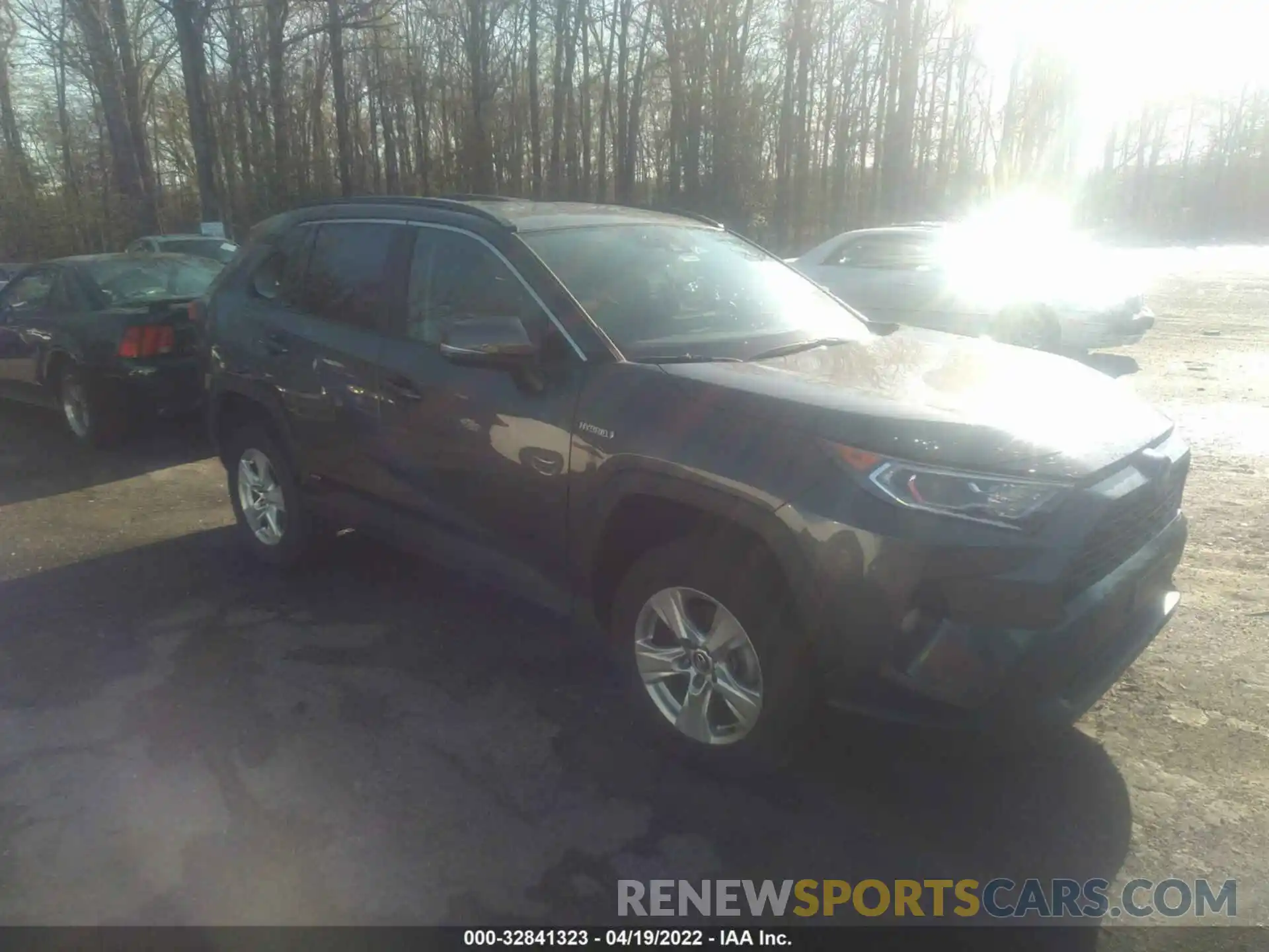 1 Photograph of a damaged car 2T3RWRFV6LW053962 TOYOTA RAV4 2020