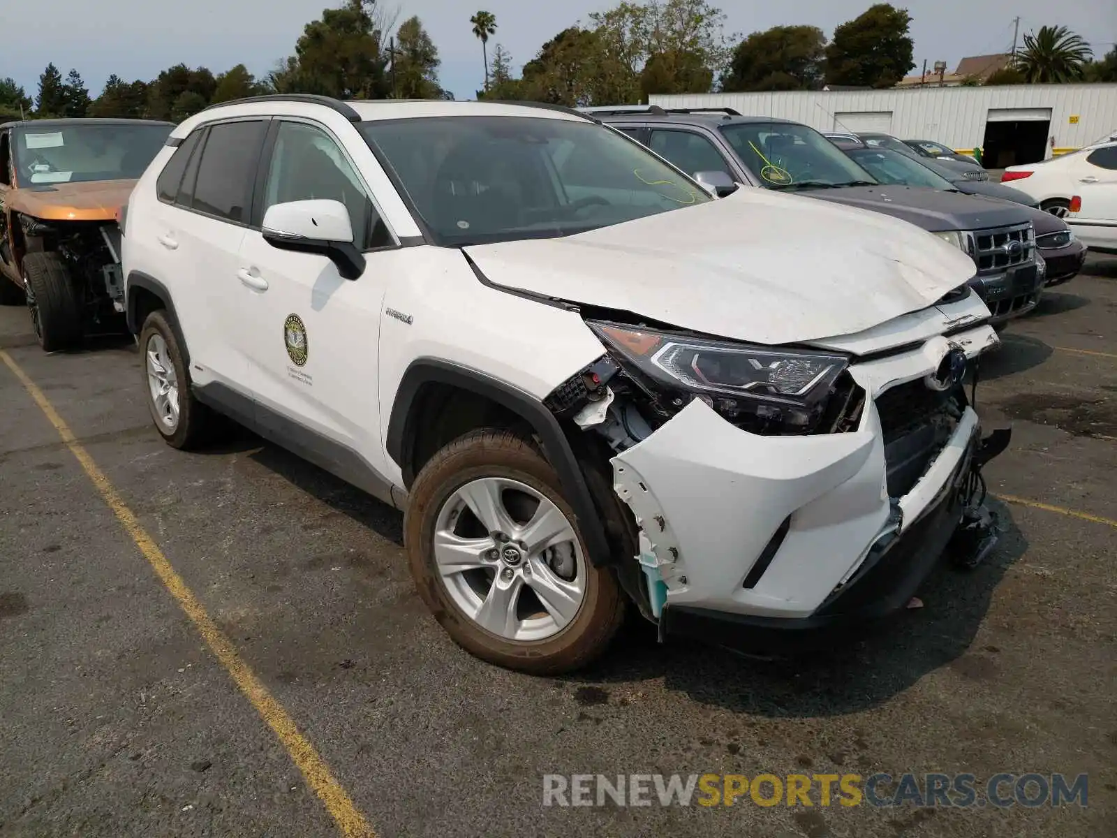 1 Photograph of a damaged car 2T3RWRFV6LW054965 TOYOTA RAV4 2020