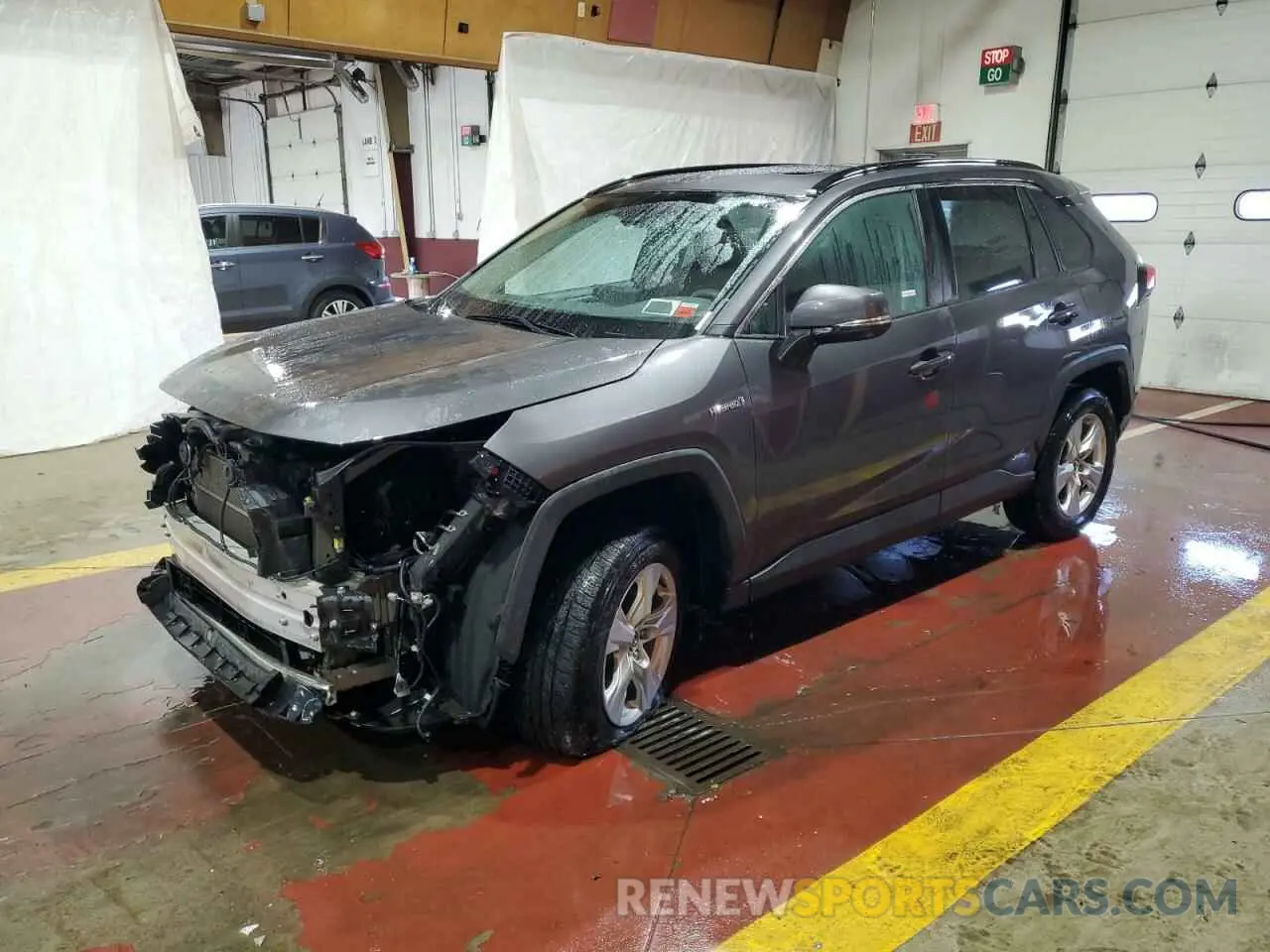 1 Photograph of a damaged car 2T3RWRFV6LW076805 TOYOTA RAV4 2020