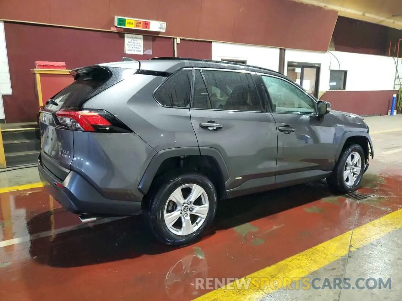 3 Photograph of a damaged car 2T3RWRFV6LW076805 TOYOTA RAV4 2020