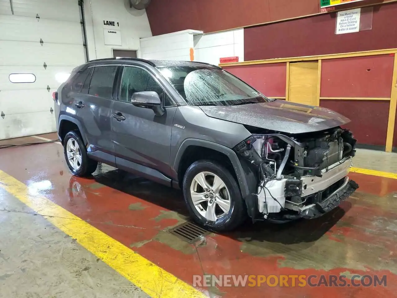 4 Photograph of a damaged car 2T3RWRFV6LW076805 TOYOTA RAV4 2020