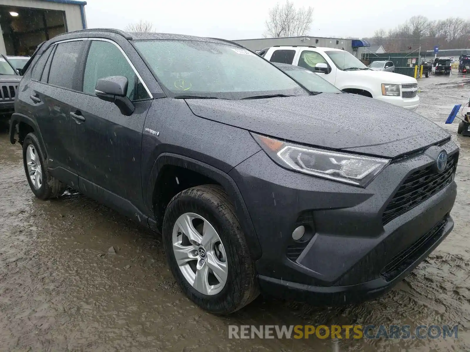 1 Photograph of a damaged car 2T3RWRFV6LW077355 TOYOTA RAV4 2020