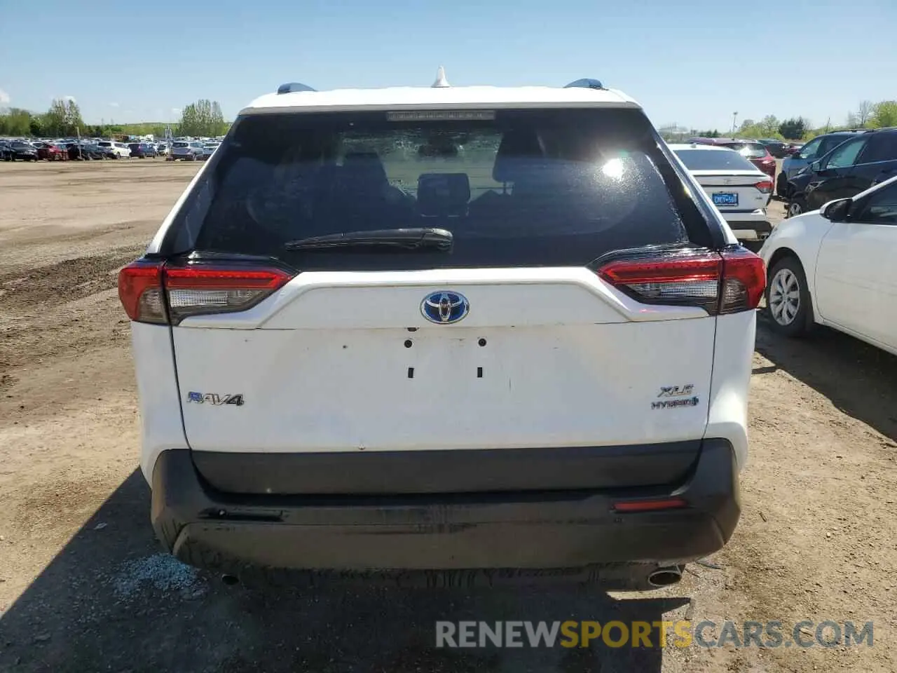 6 Photograph of a damaged car 2T3RWRFV6LW078974 TOYOTA RAV4 2020