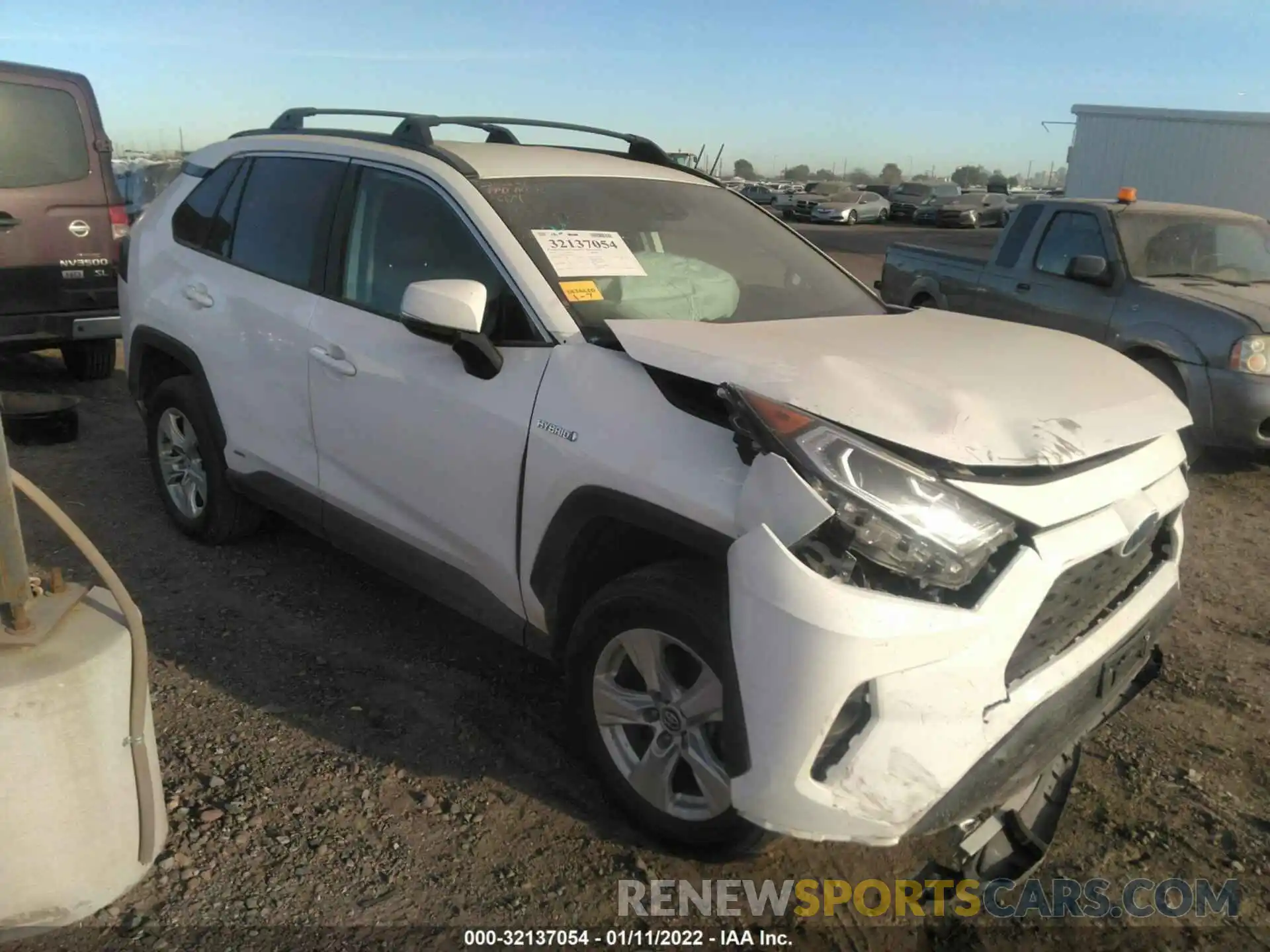 1 Photograph of a damaged car 2T3RWRFV7LW056174 TOYOTA RAV4 2020