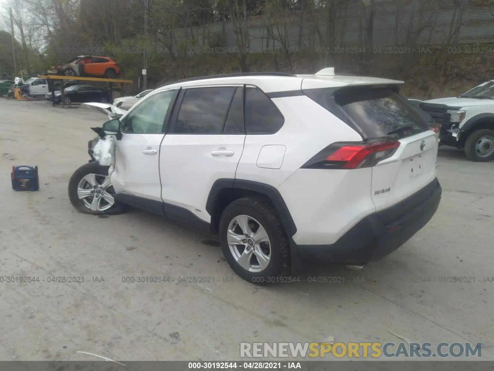 3 Photograph of a damaged car 2T3RWRFV7LW069376 TOYOTA RAV4 2020