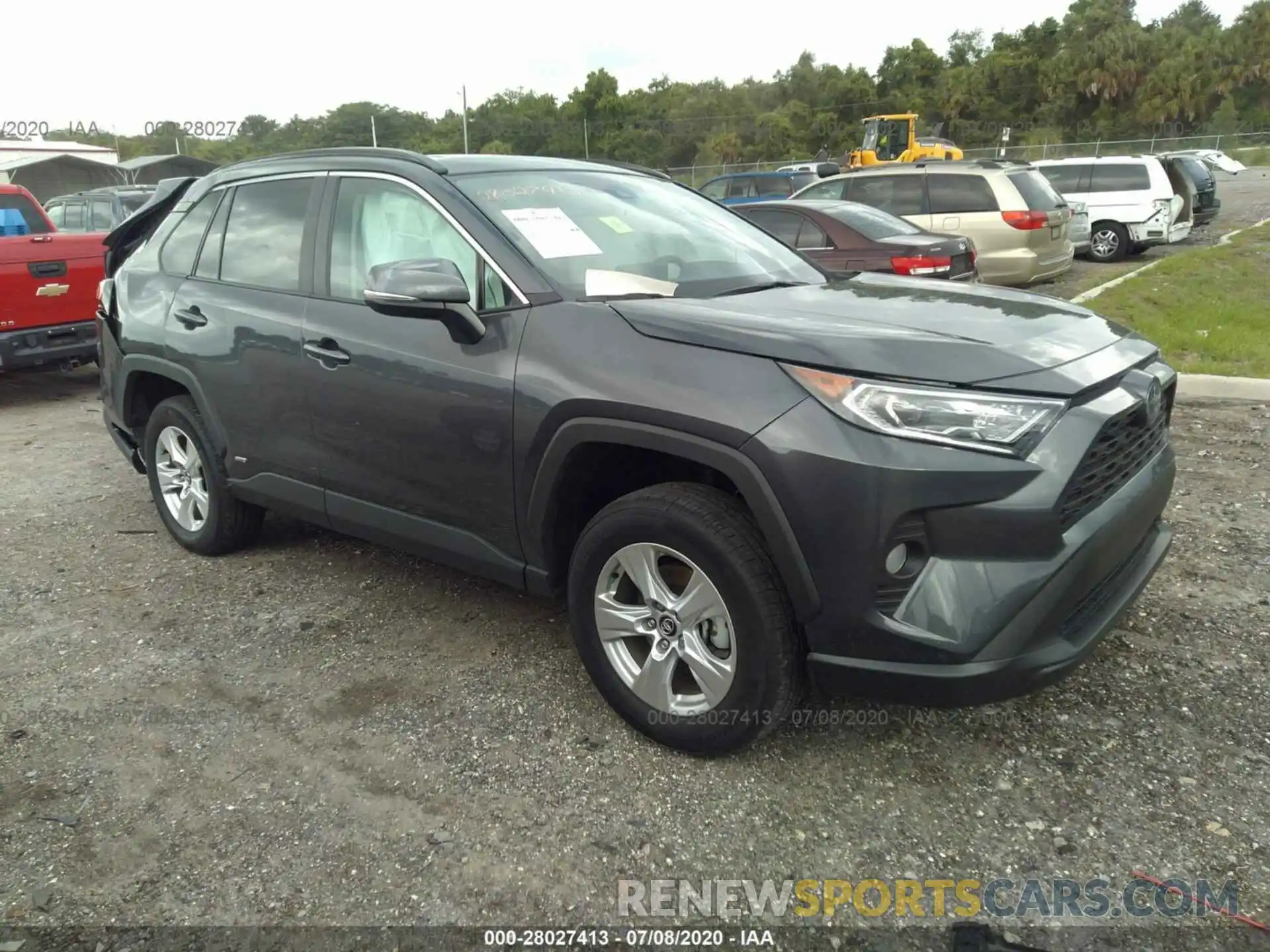 1 Photograph of a damaged car 2T3RWRFV7LW069765 TOYOTA RAV4 2020