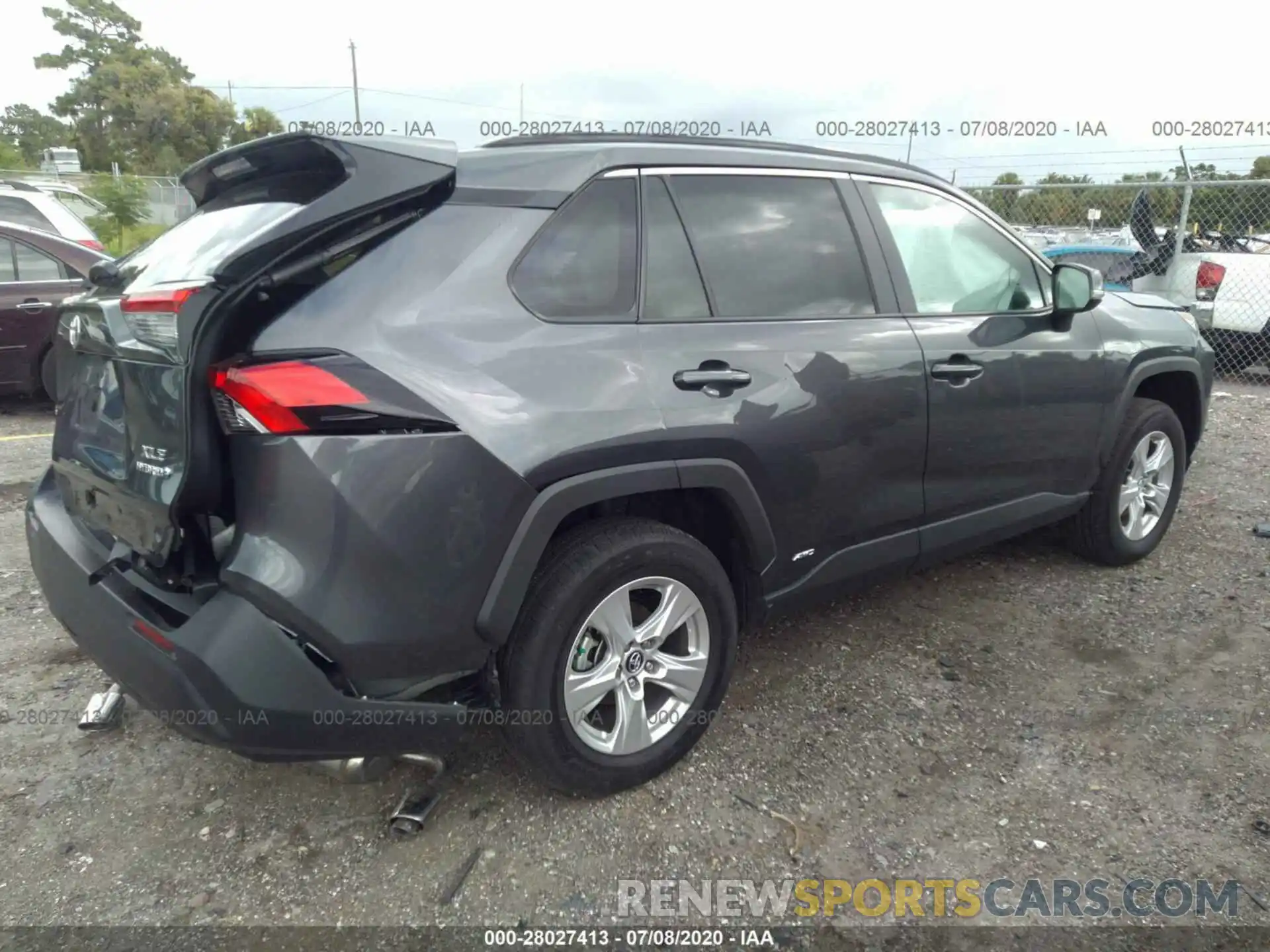 4 Photograph of a damaged car 2T3RWRFV7LW069765 TOYOTA RAV4 2020