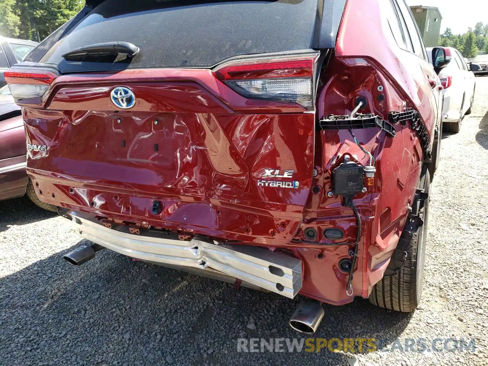 9 Photograph of a damaged car 2T3RWRFV7LW070141 TOYOTA RAV4 2020