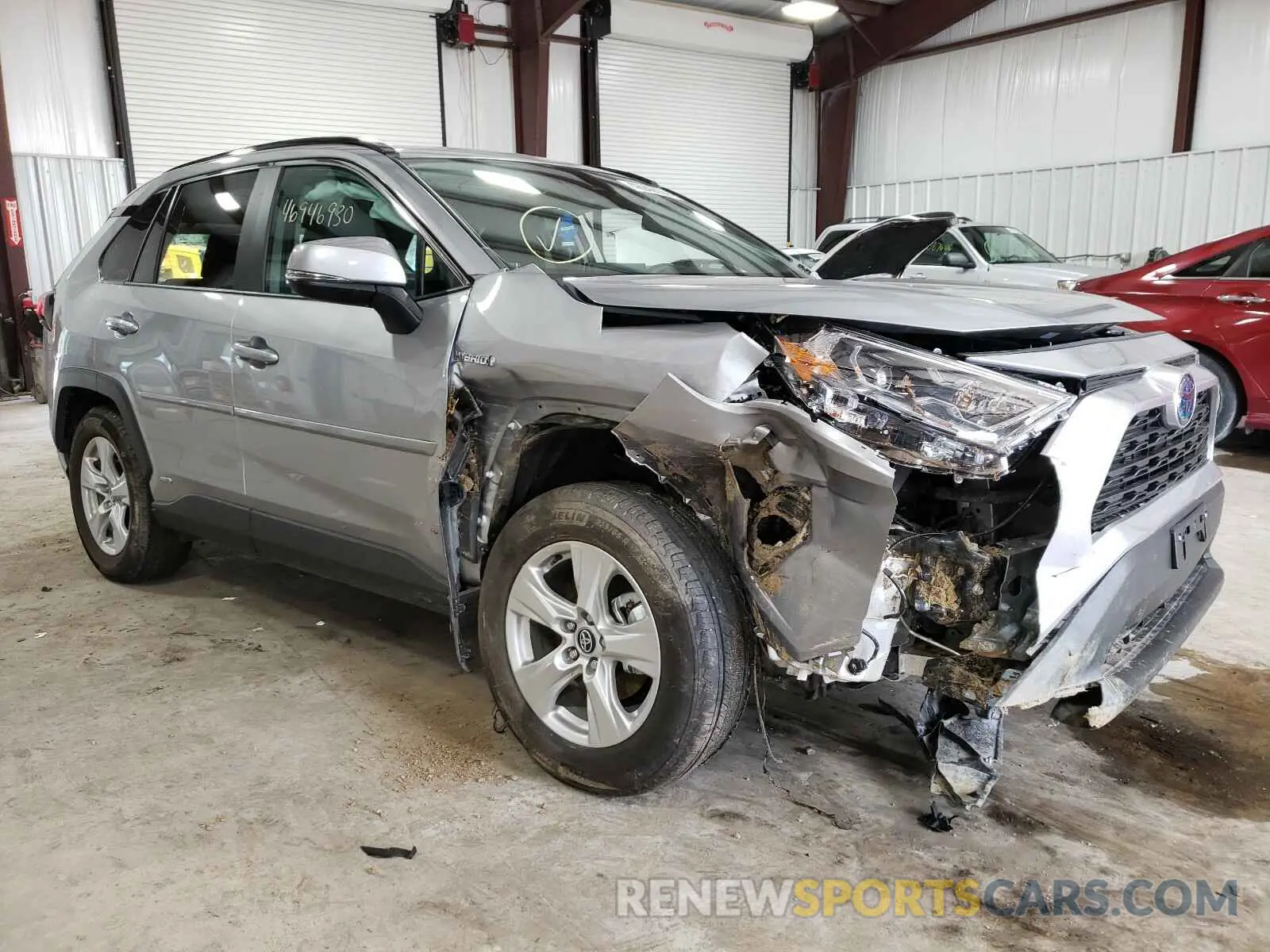 1 Photograph of a damaged car 2T3RWRFV7LW078126 TOYOTA RAV4 2020