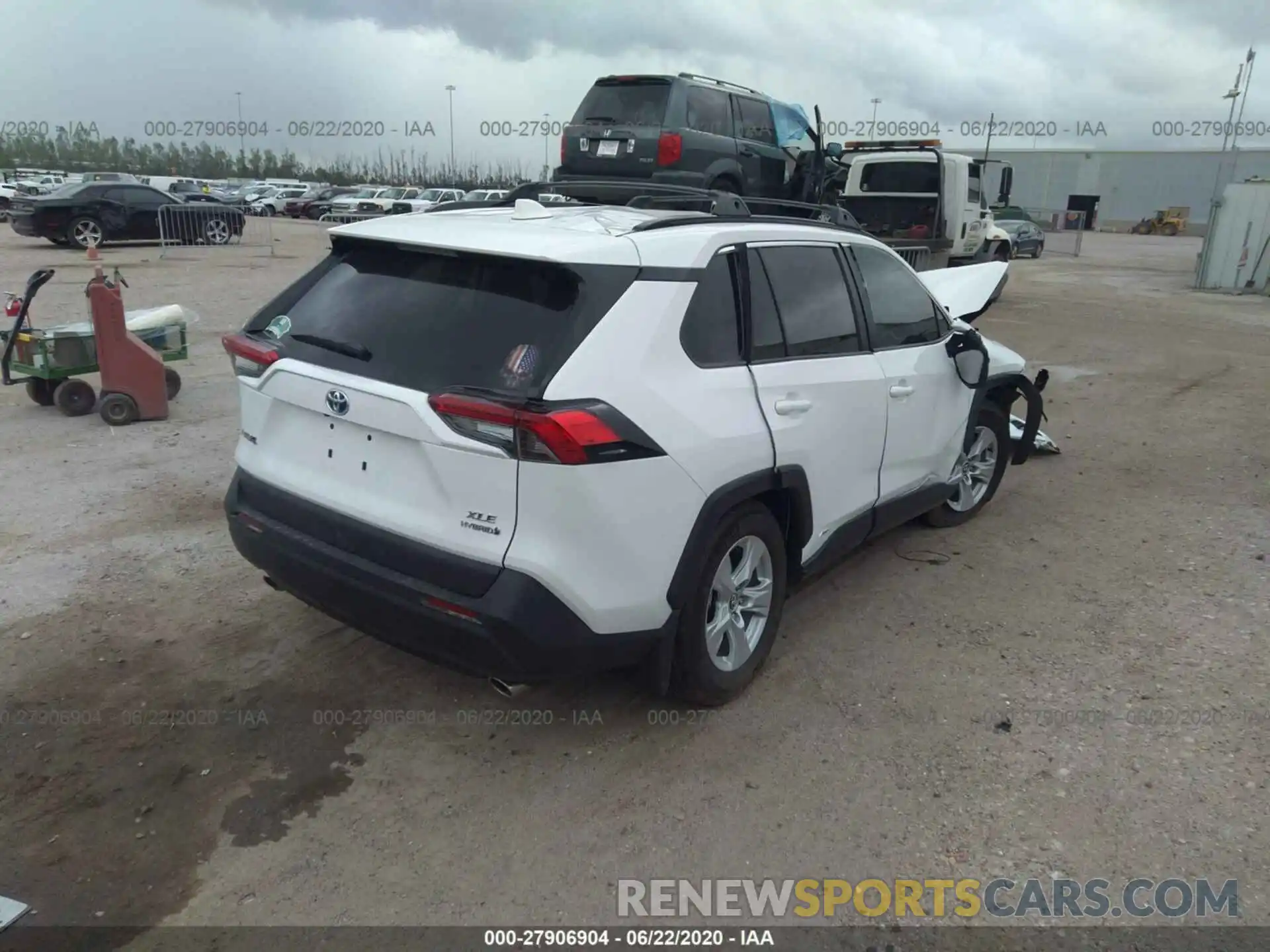 4 Photograph of a damaged car 2T3RWRFV7LW083746 TOYOTA RAV4 2020