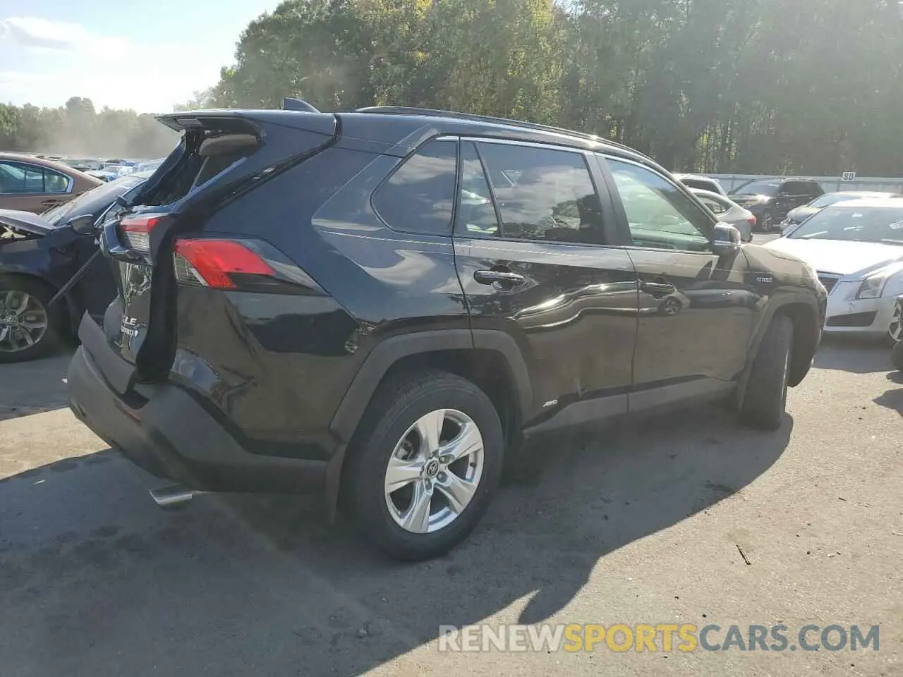 3 Photograph of a damaged car 2T3RWRFV8LW049895 TOYOTA RAV4 2020