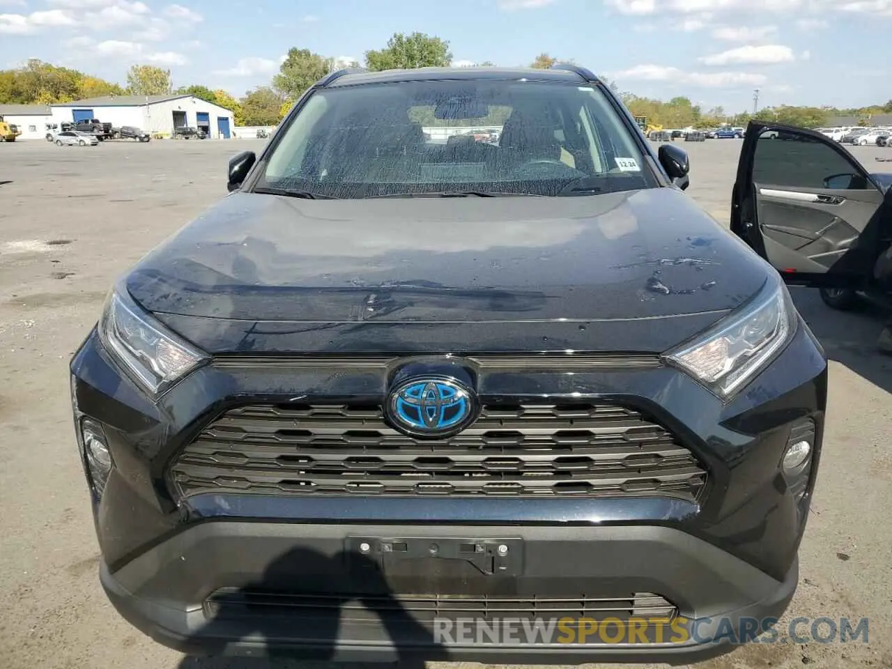 5 Photograph of a damaged car 2T3RWRFV8LW049895 TOYOTA RAV4 2020