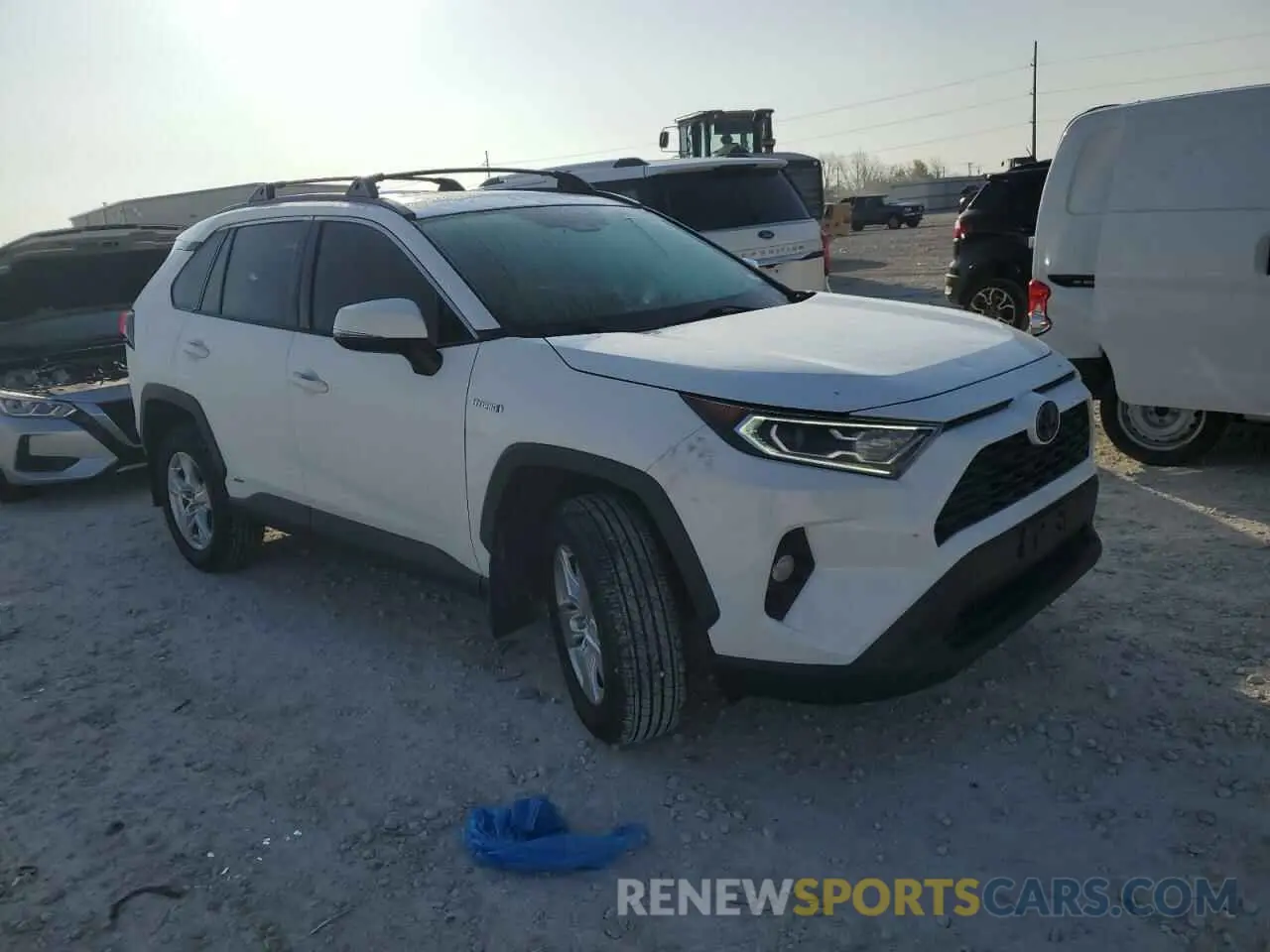 4 Photograph of a damaged car 2T3RWRFV8LW069175 TOYOTA RAV4 2020