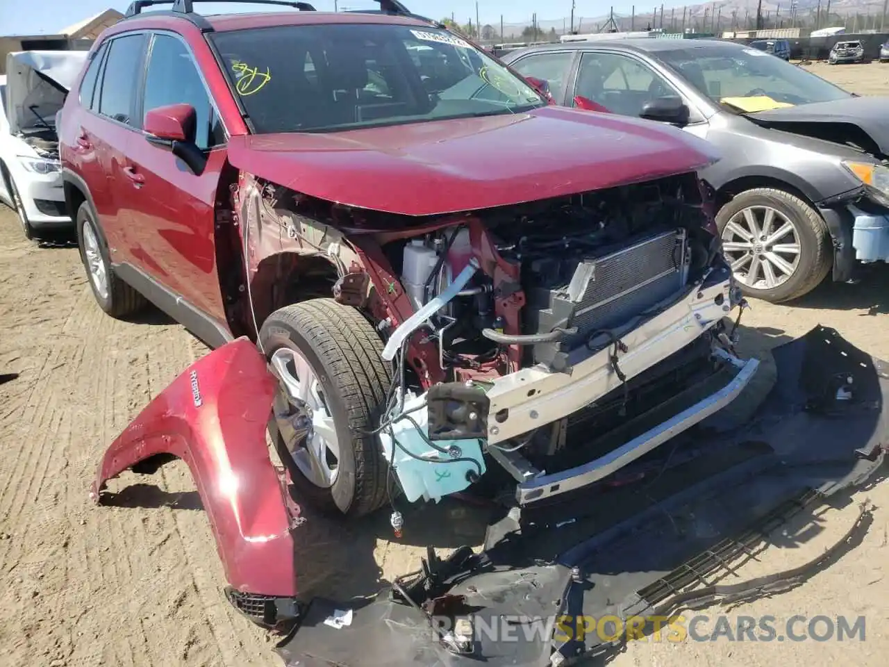 1 Photograph of a damaged car 2T3RWRFV8LW075039 TOYOTA RAV4 2020