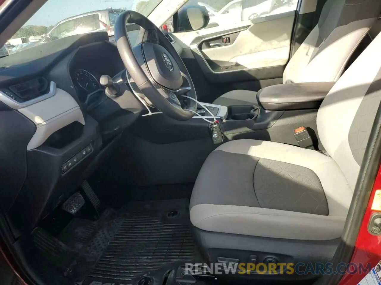 7 Photograph of a damaged car 2T3RWRFV8LW079074 TOYOTA RAV4 2020