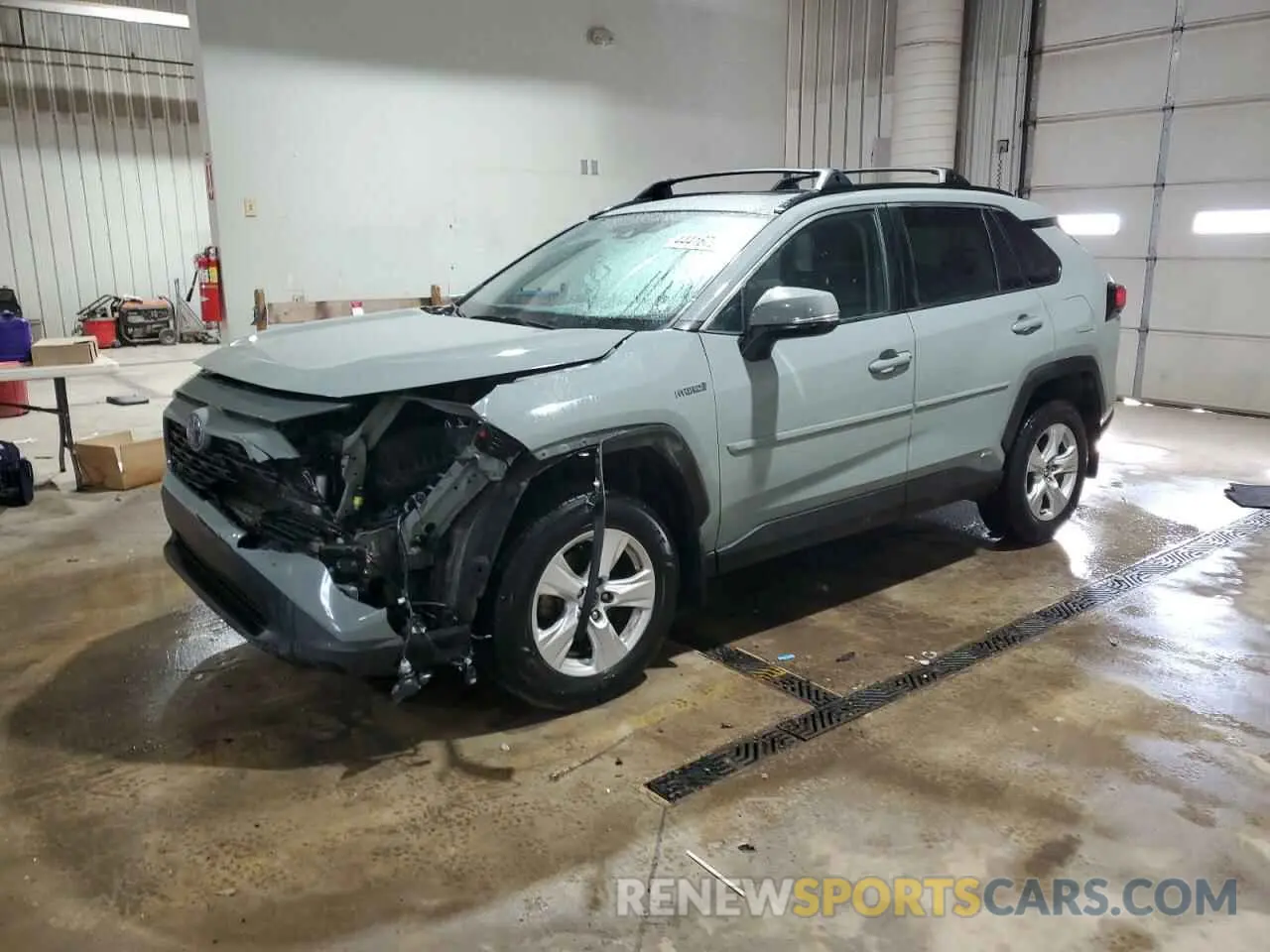 1 Photograph of a damaged car 2T3RWRFV9LW058184 TOYOTA RAV4 2020