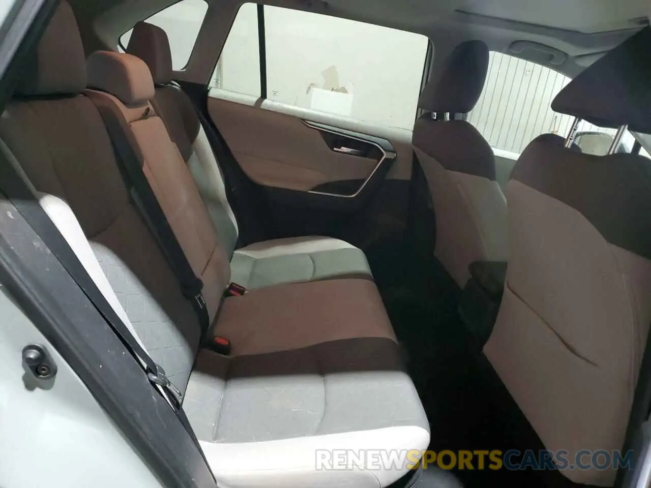 11 Photograph of a damaged car 2T3RWRFV9LW058184 TOYOTA RAV4 2020