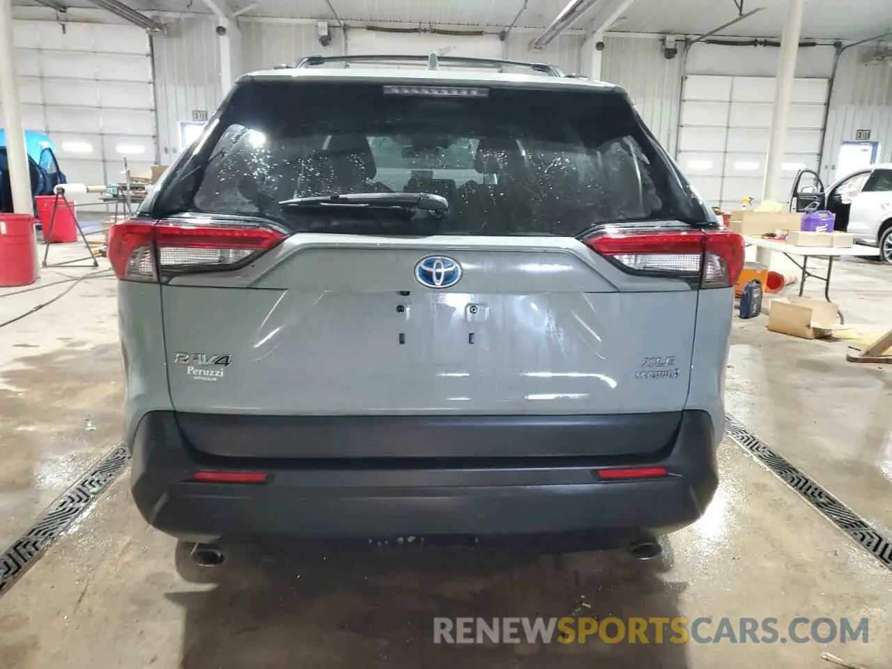 6 Photograph of a damaged car 2T3RWRFV9LW058184 TOYOTA RAV4 2020