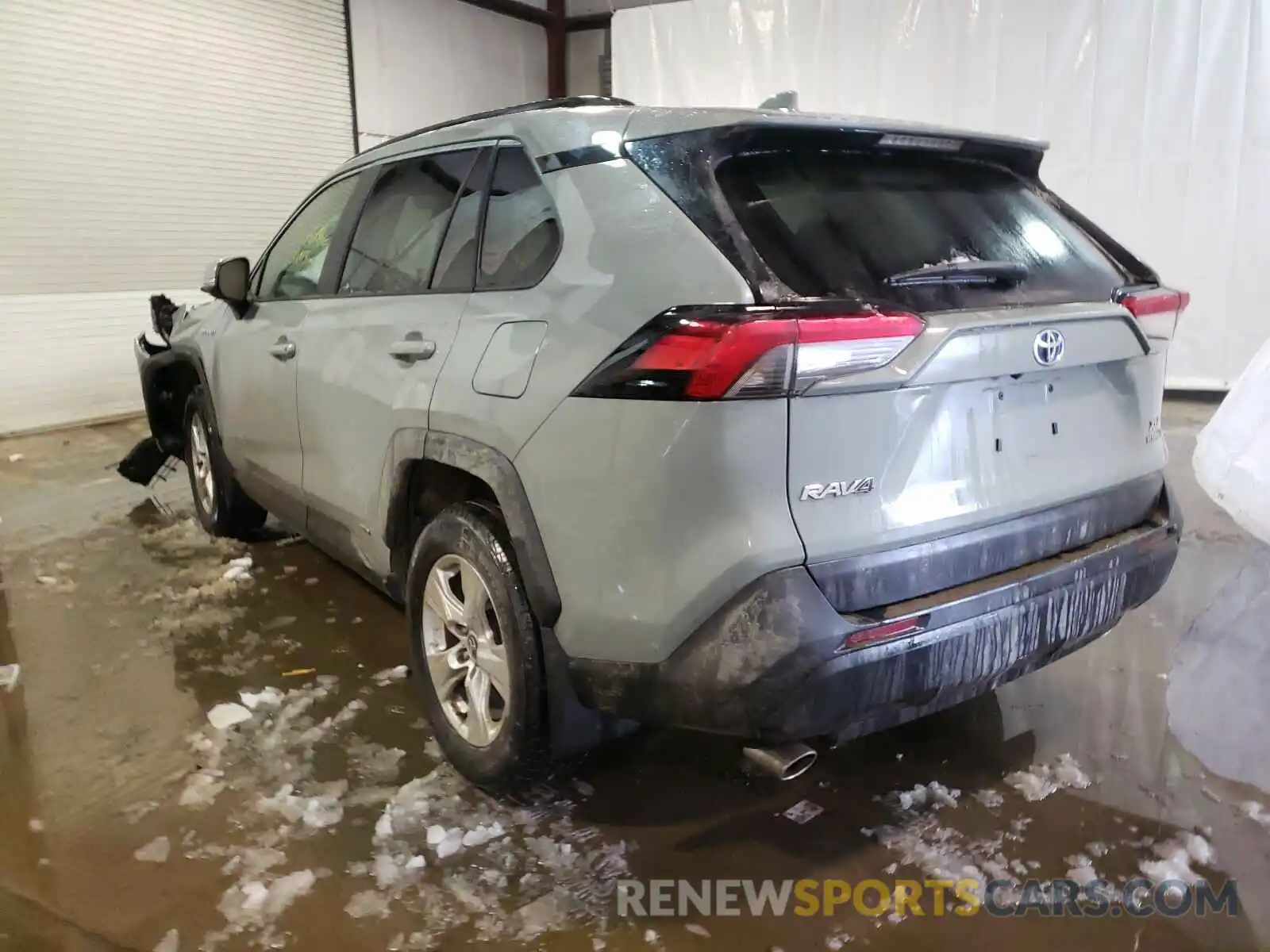 3 Photograph of a damaged car 2T3RWRFV9LW066091 TOYOTA RAV4 2020