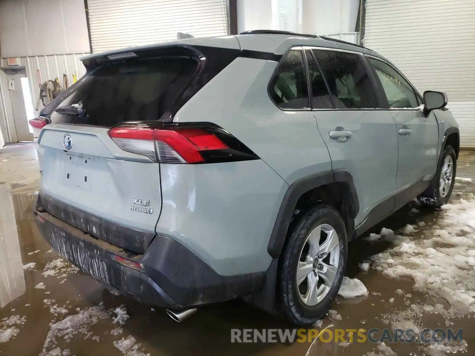 4 Photograph of a damaged car 2T3RWRFV9LW066091 TOYOTA RAV4 2020