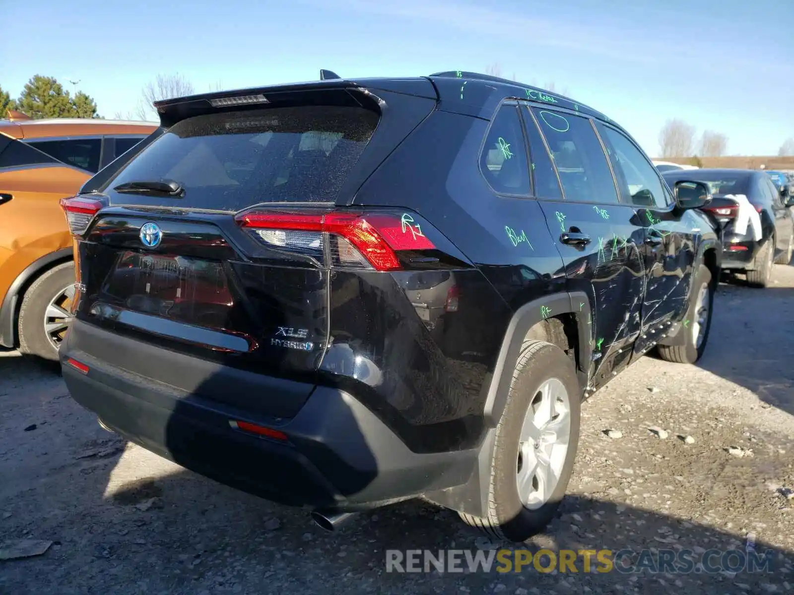 4 Photograph of a damaged car 2T3RWRFV9LW102295 TOYOTA RAV4 2020