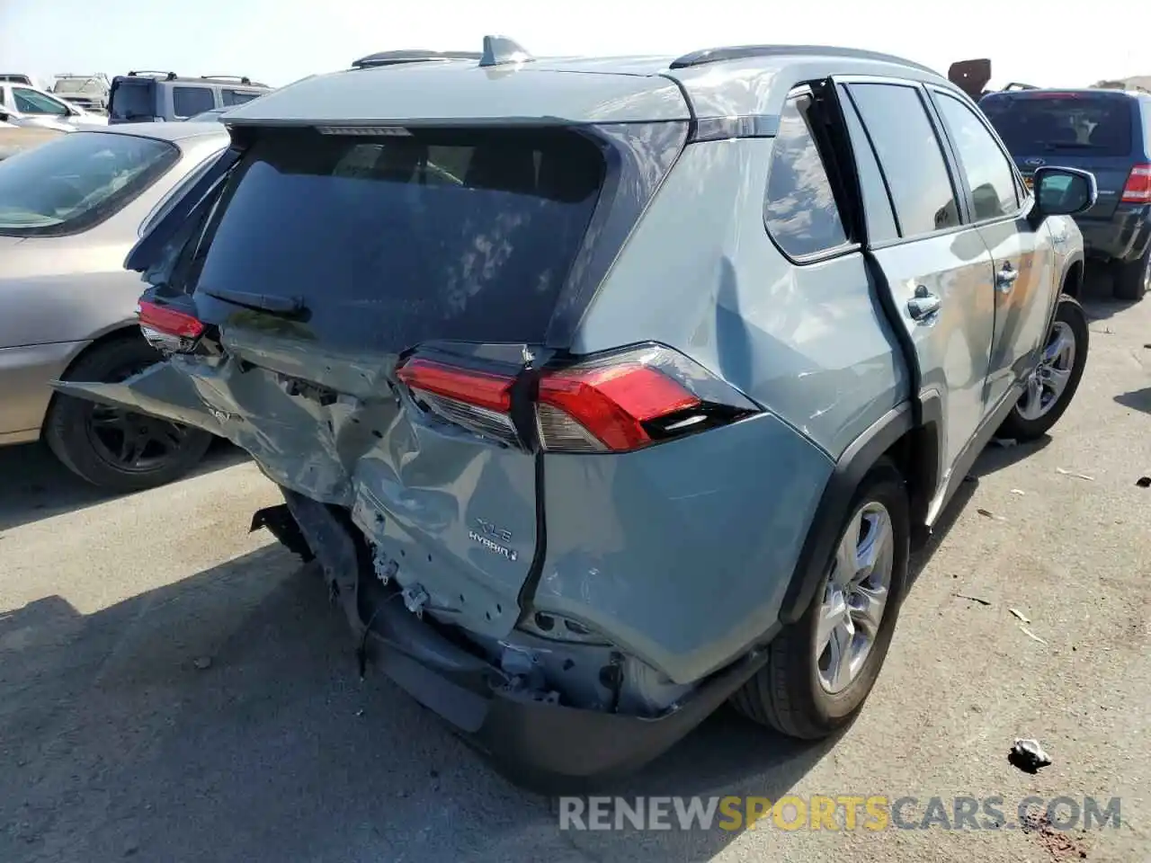 4 Photograph of a damaged car 2T3RWRFVXLW063684 TOYOTA RAV4 2020