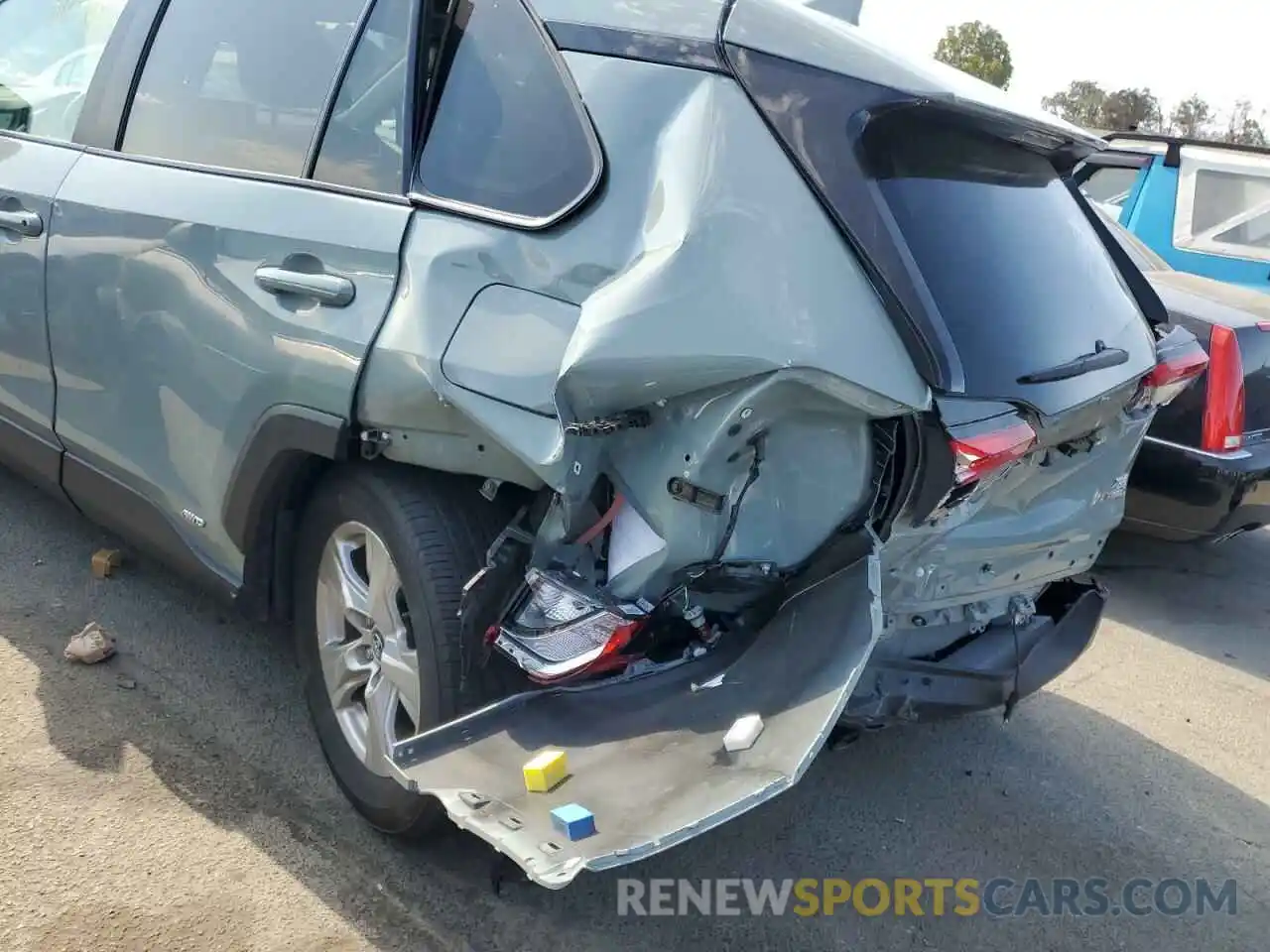 9 Photograph of a damaged car 2T3RWRFVXLW063684 TOYOTA RAV4 2020