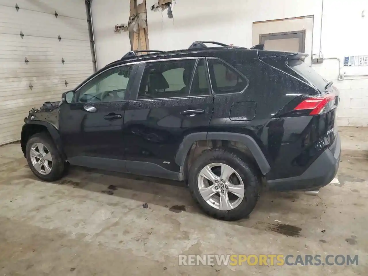 2 Photograph of a damaged car 2T3RWRFVXLW064592 TOYOTA RAV4 2020