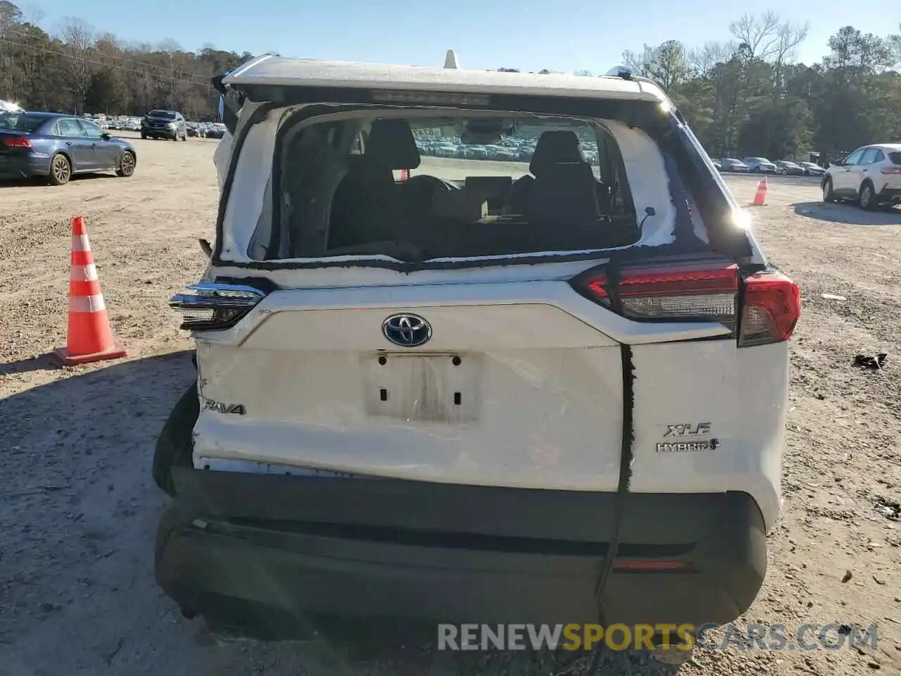 6 Photograph of a damaged car 2T3RWRFVXLW065807 TOYOTA RAV4 2020