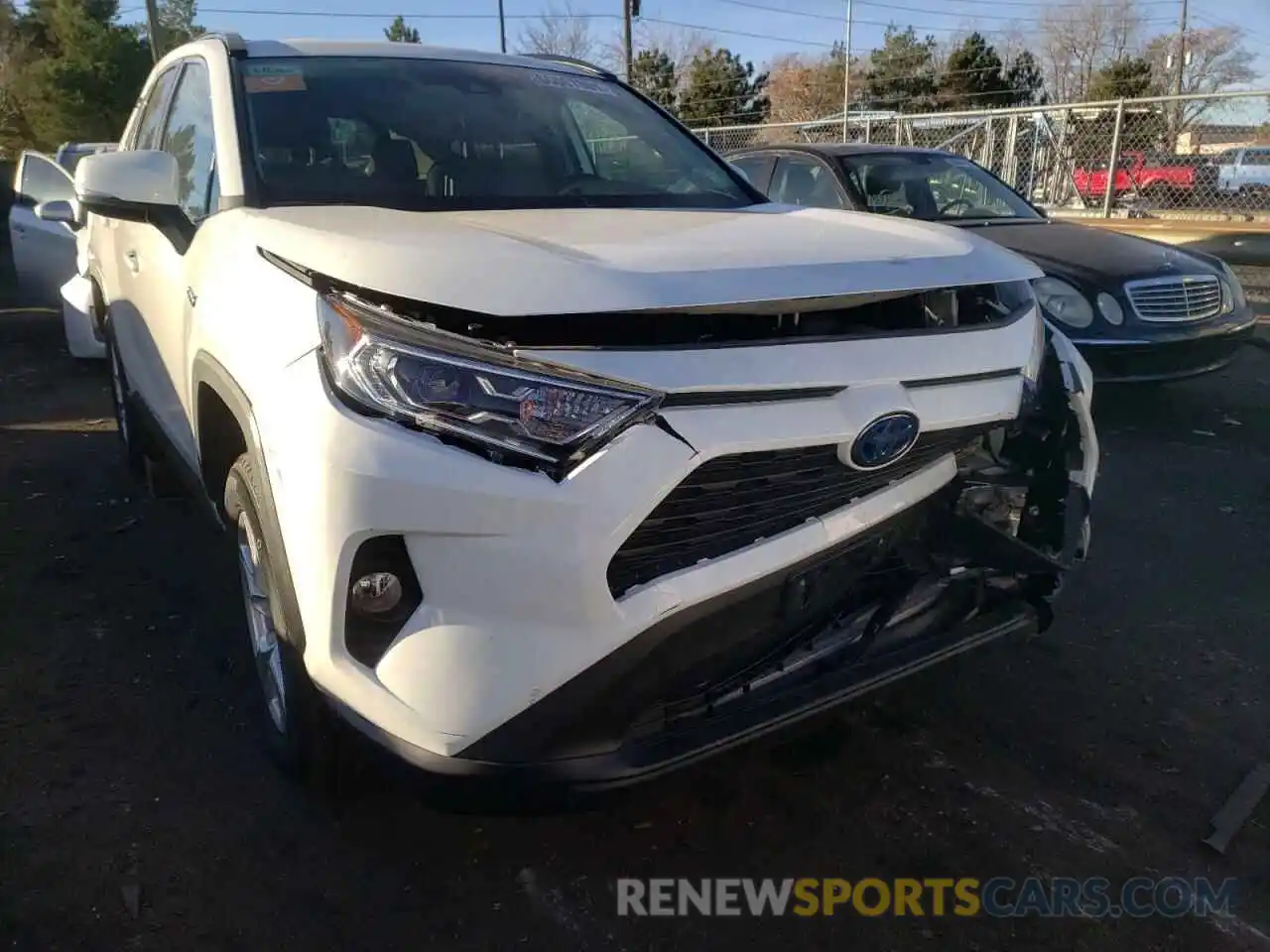 9 Photograph of a damaged car 2T3RWRFVXLW078685 TOYOTA RAV4 2020