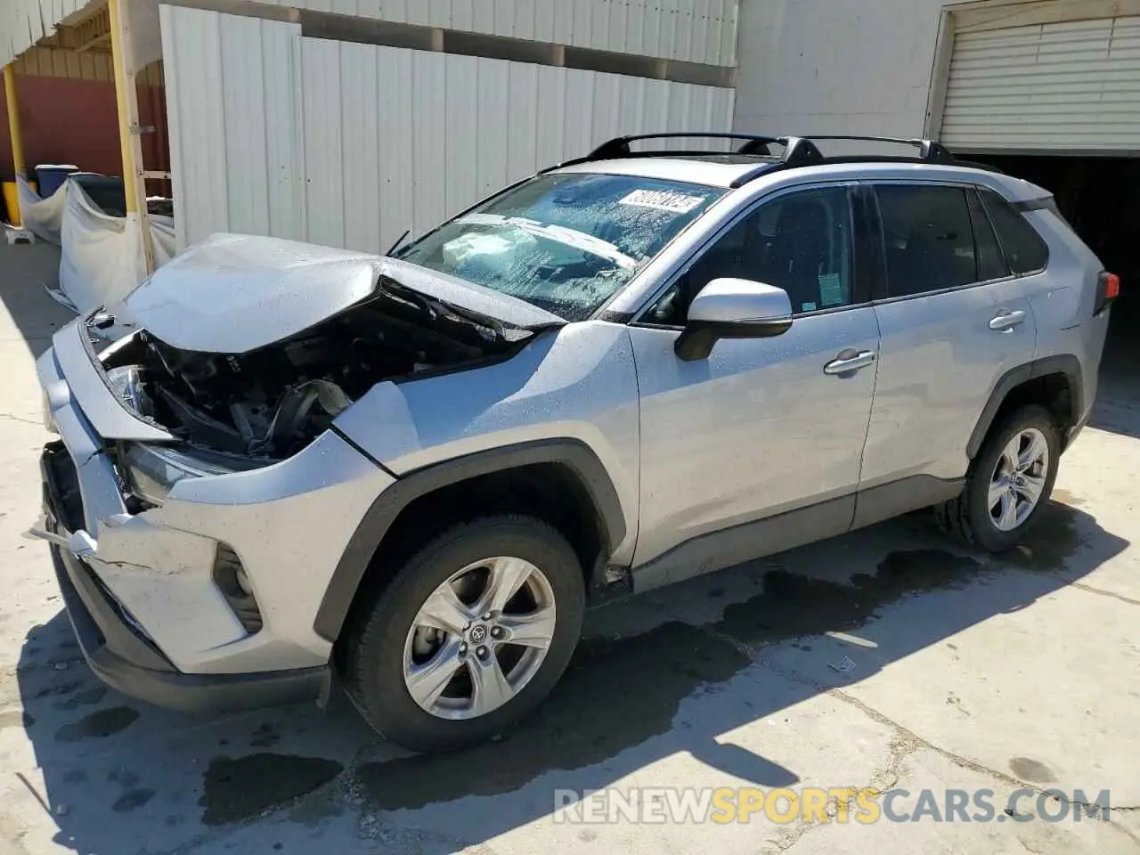 1 Photograph of a damaged car 2T3W1RFV0LC043706 TOYOTA RAV4 2020