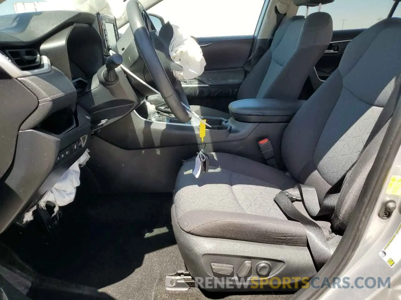 7 Photograph of a damaged car 2T3W1RFV0LC043706 TOYOTA RAV4 2020