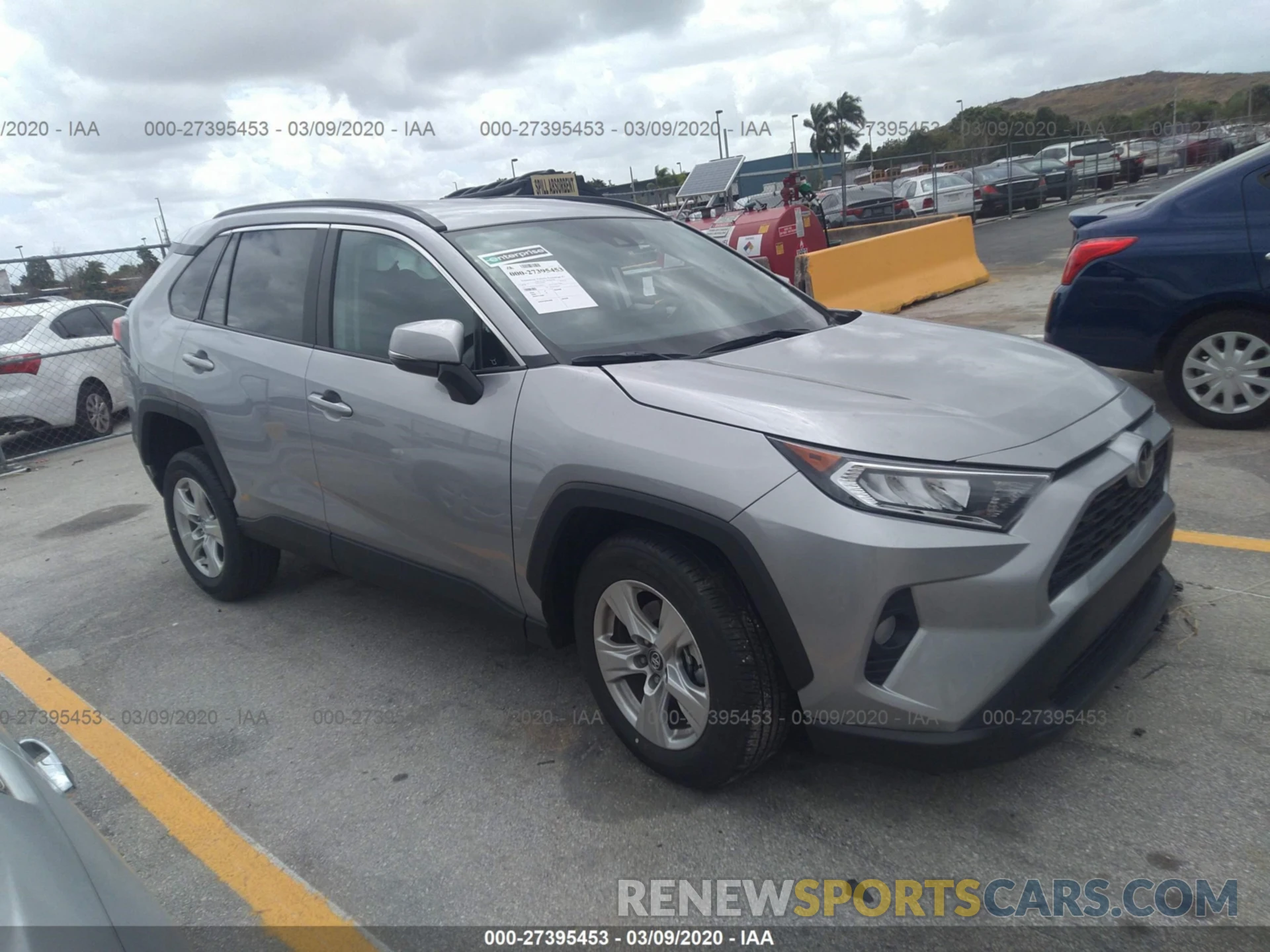 1 Photograph of a damaged car 2T3W1RFV0LC050977 TOYOTA RAV4 2020