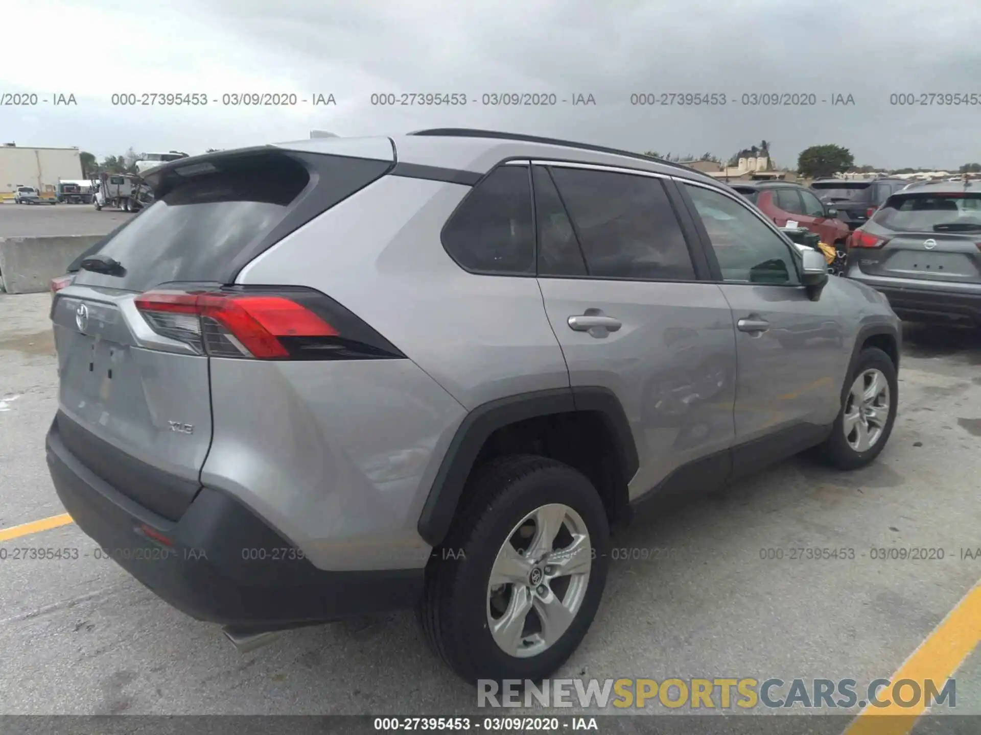 4 Photograph of a damaged car 2T3W1RFV0LC050977 TOYOTA RAV4 2020