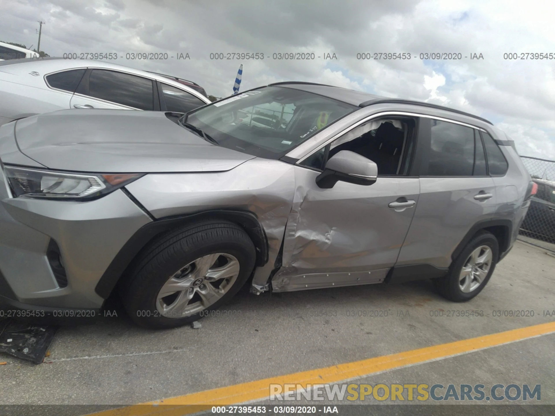 6 Photograph of a damaged car 2T3W1RFV0LC050977 TOYOTA RAV4 2020