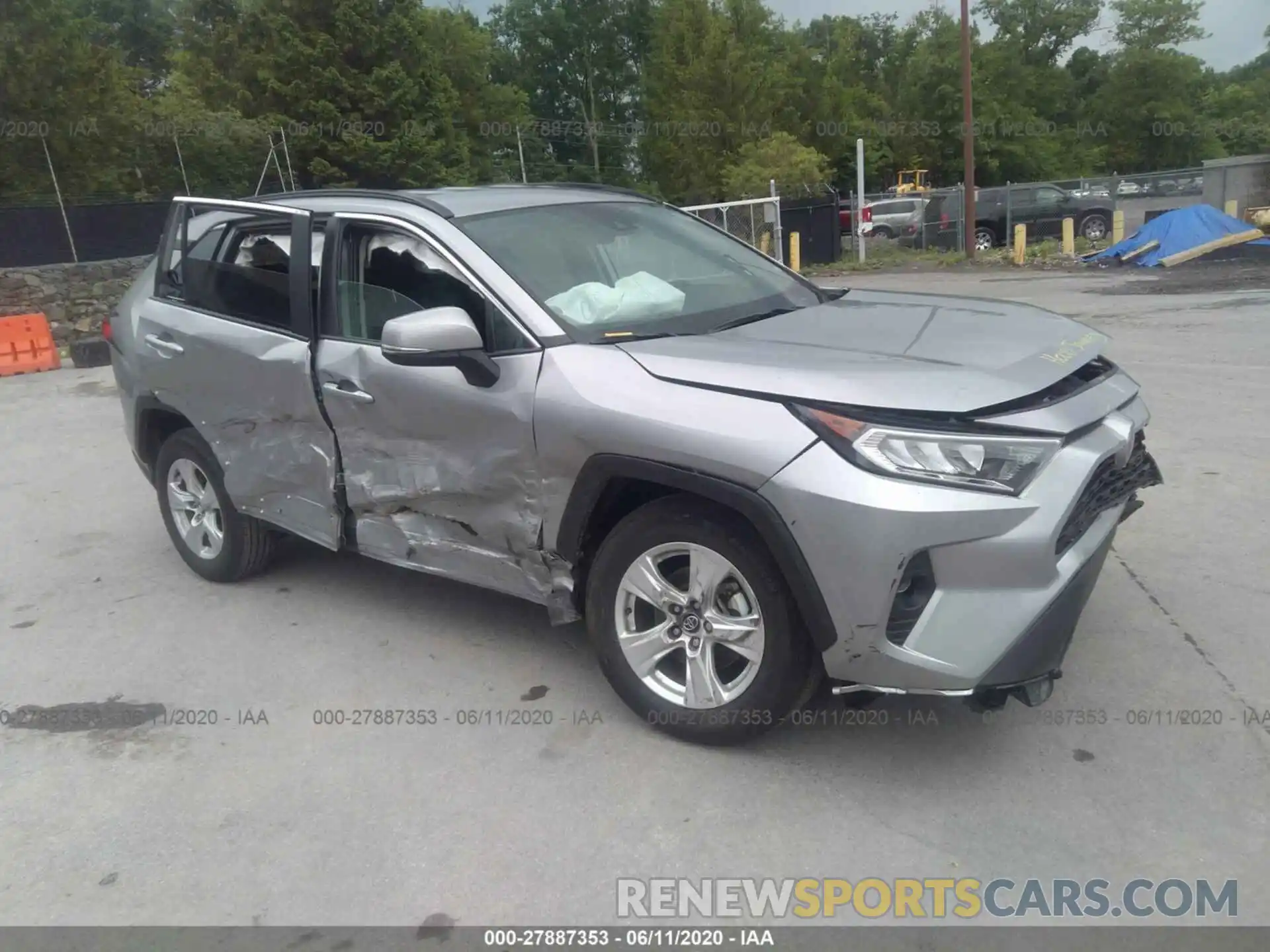 1 Photograph of a damaged car 2T3W1RFV0LC059212 TOYOTA RAV4 2020