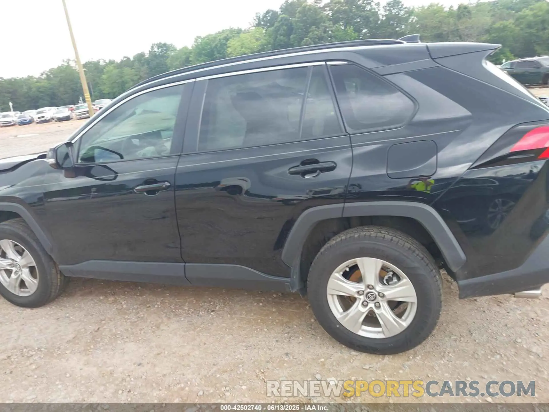 14 Photograph of a damaged car 2T3W1RFV0LC063518 TOYOTA RAV4 2020