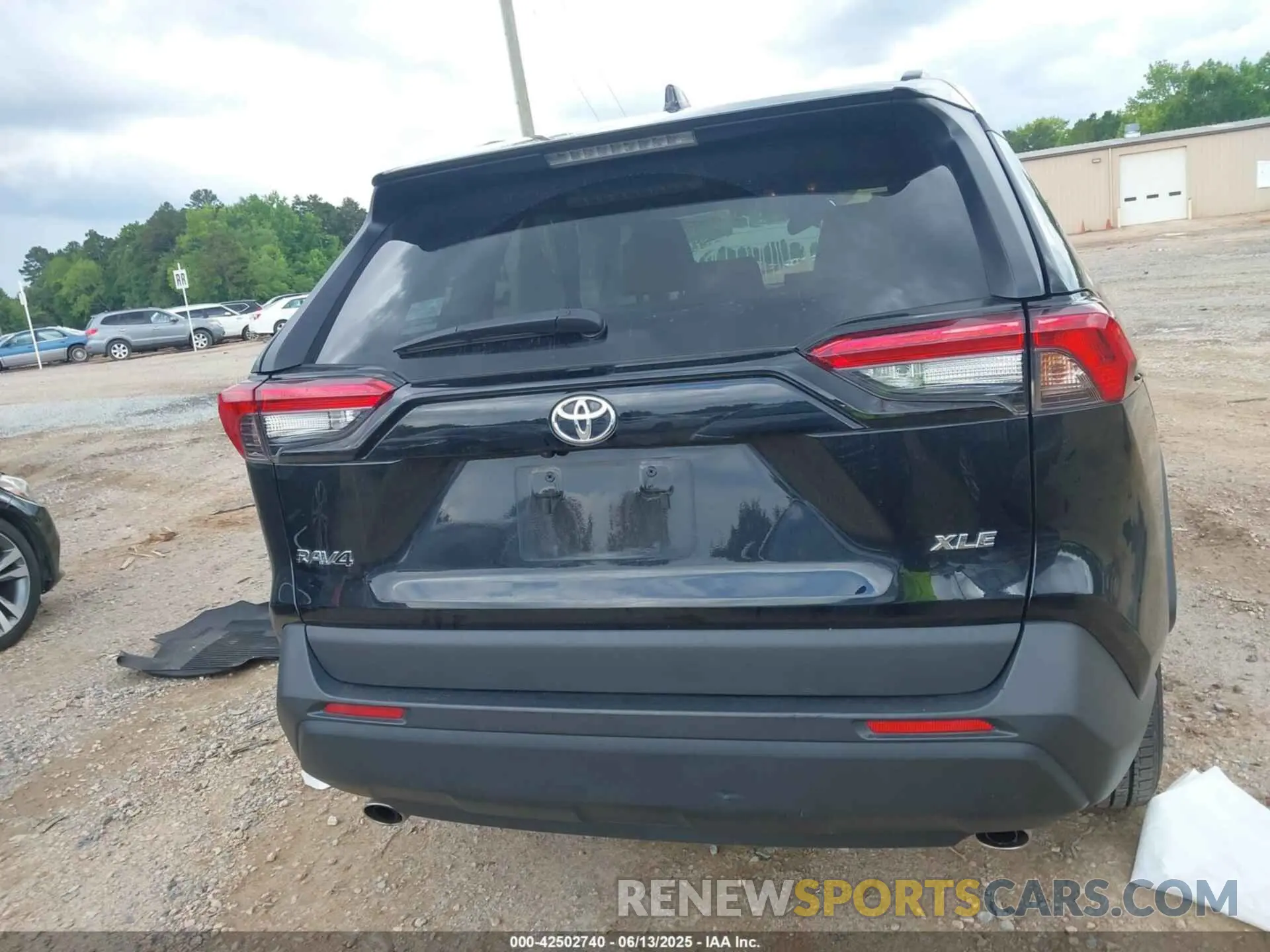16 Photograph of a damaged car 2T3W1RFV0LC063518 TOYOTA RAV4 2020