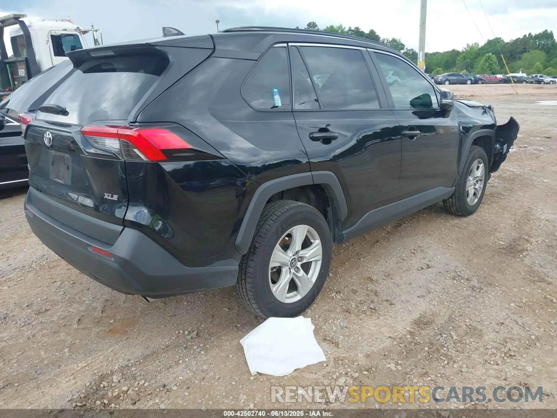 4 Photograph of a damaged car 2T3W1RFV0LC063518 TOYOTA RAV4 2020
