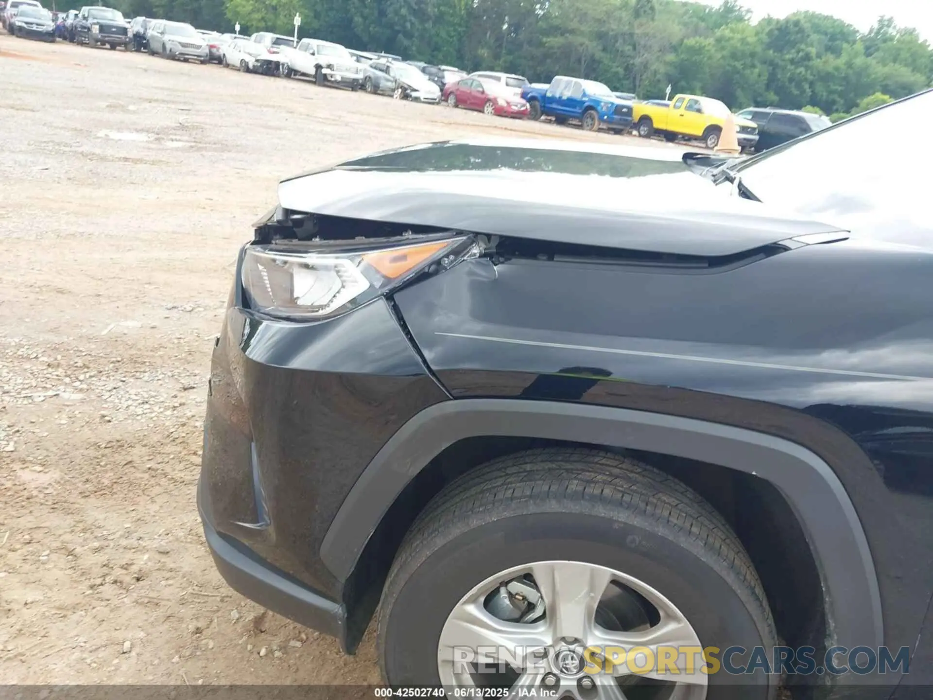 6 Photograph of a damaged car 2T3W1RFV0LC063518 TOYOTA RAV4 2020