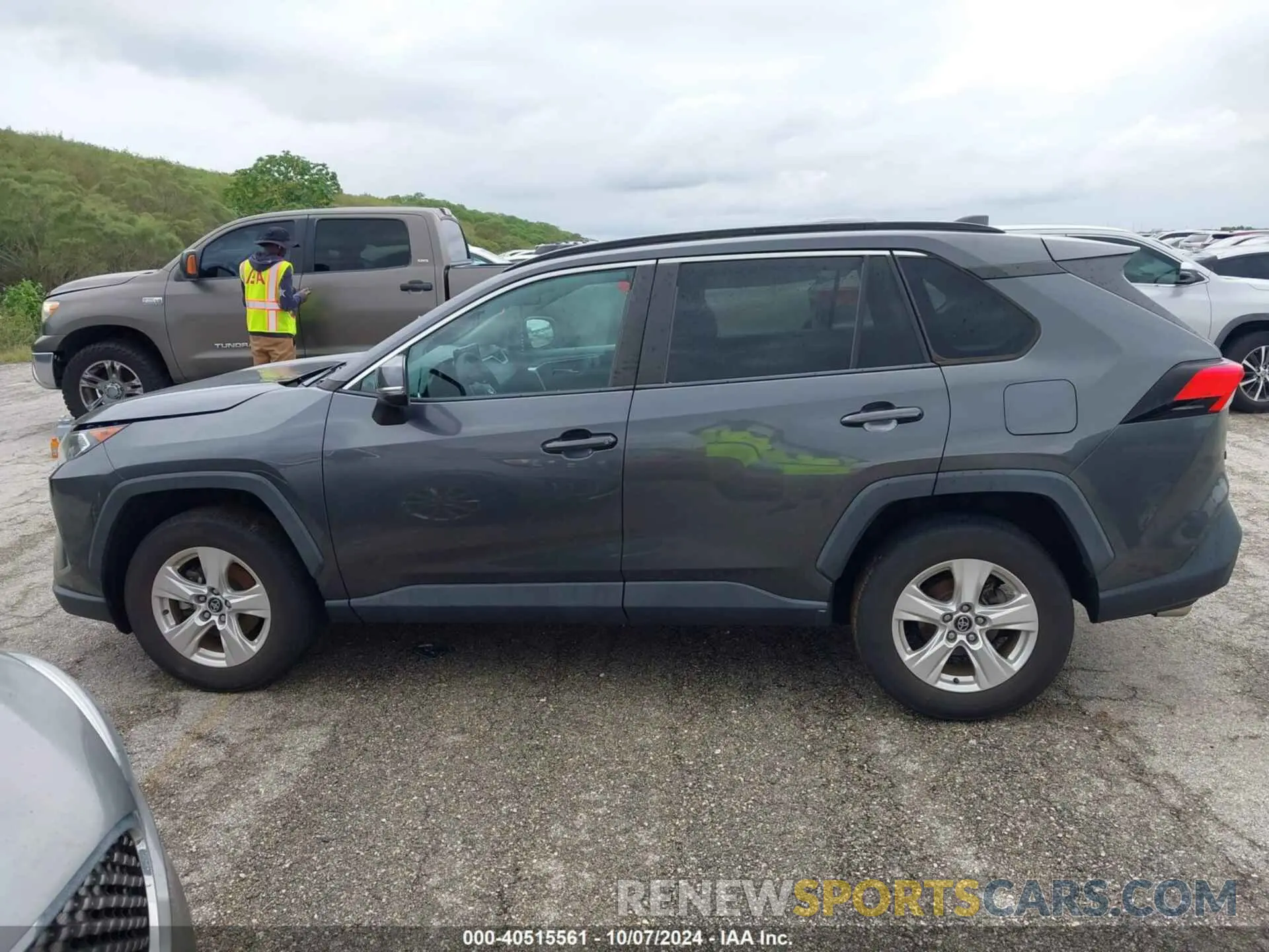 14 Photograph of a damaged car 2T3W1RFV0LC067231 TOYOTA RAV4 2020