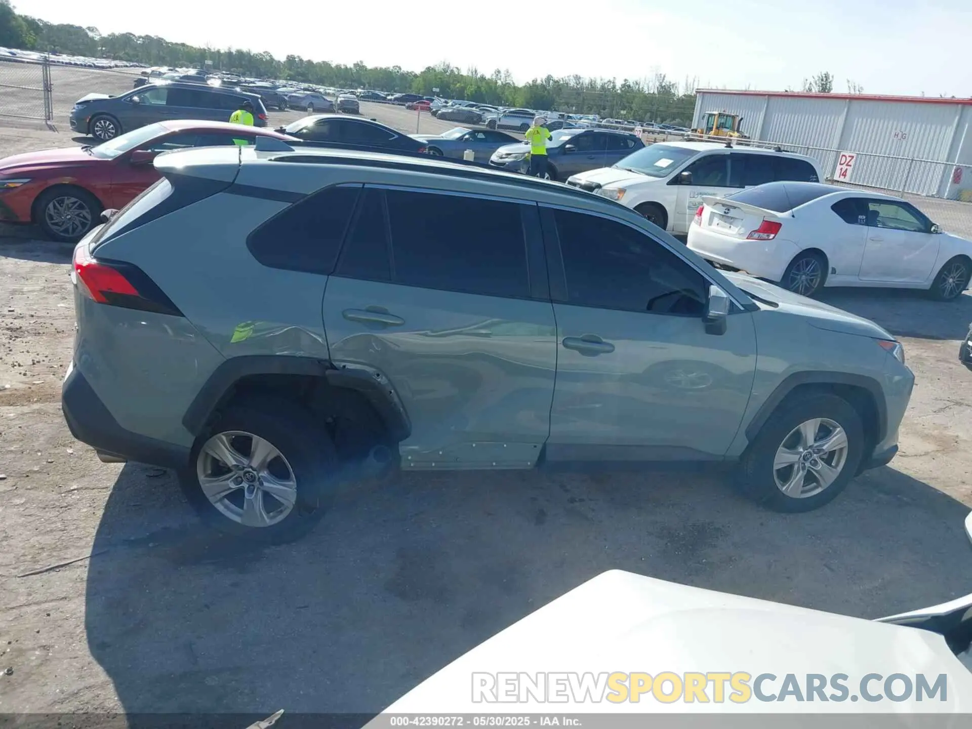13 Photograph of a damaged car 2T3W1RFV0LC067410 TOYOTA RAV4 2020