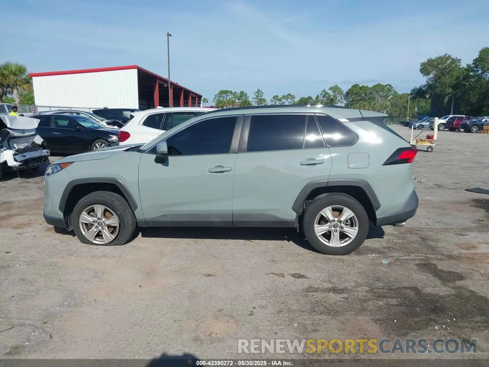 14 Photograph of a damaged car 2T3W1RFV0LC067410 TOYOTA RAV4 2020