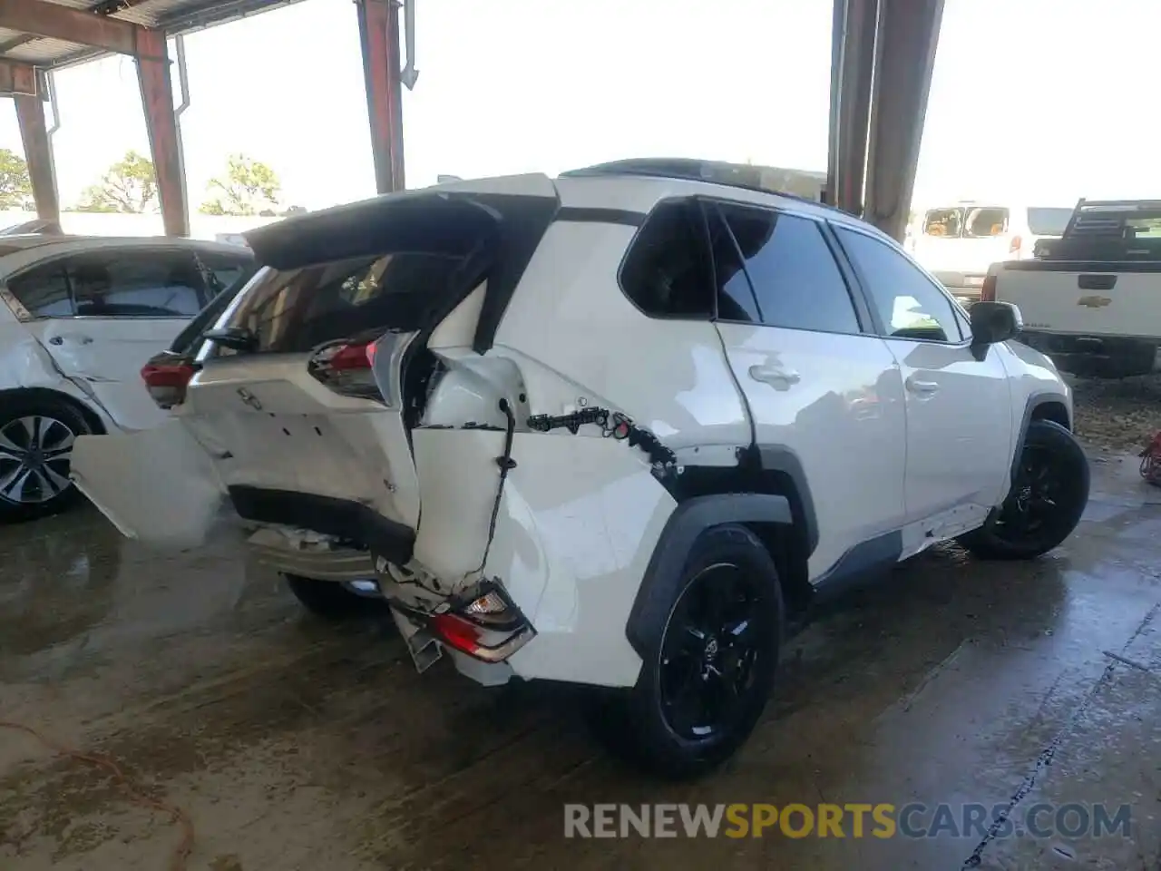 4 Photograph of a damaged car 2T3W1RFV0LC078309 TOYOTA RAV4 2020