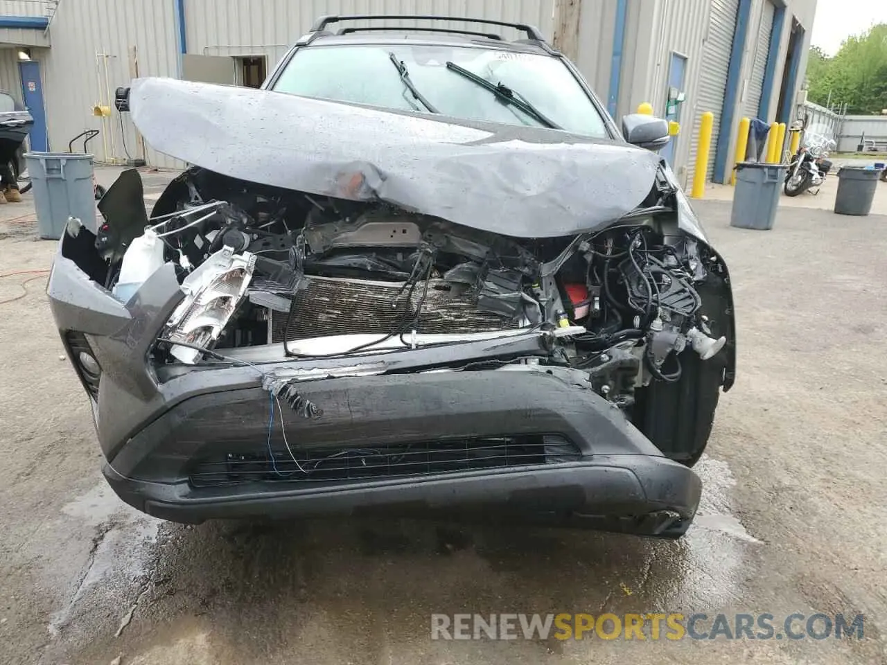 5 Photograph of a damaged car 2T3W1RFV0LC084367 TOYOTA RAV4 2020