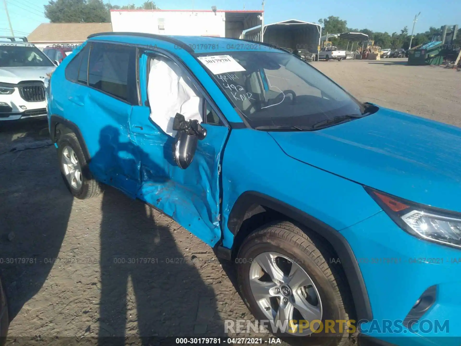 6 Photograph of a damaged car 2T3W1RFV0LW058687 TOYOTA RAV4 2020