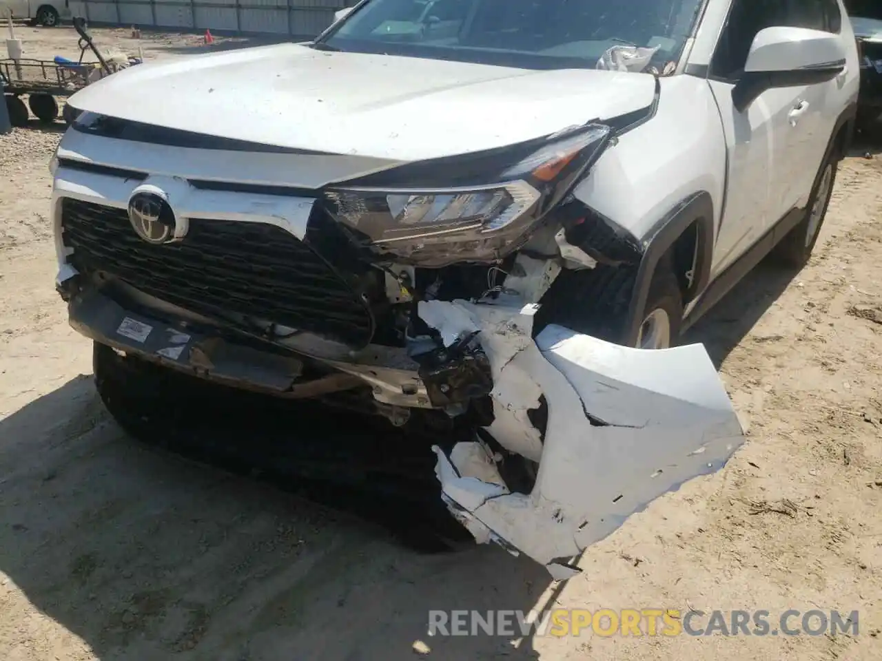 9 Photograph of a damaged car 2T3W1RFV0LW059743 TOYOTA RAV4 2020